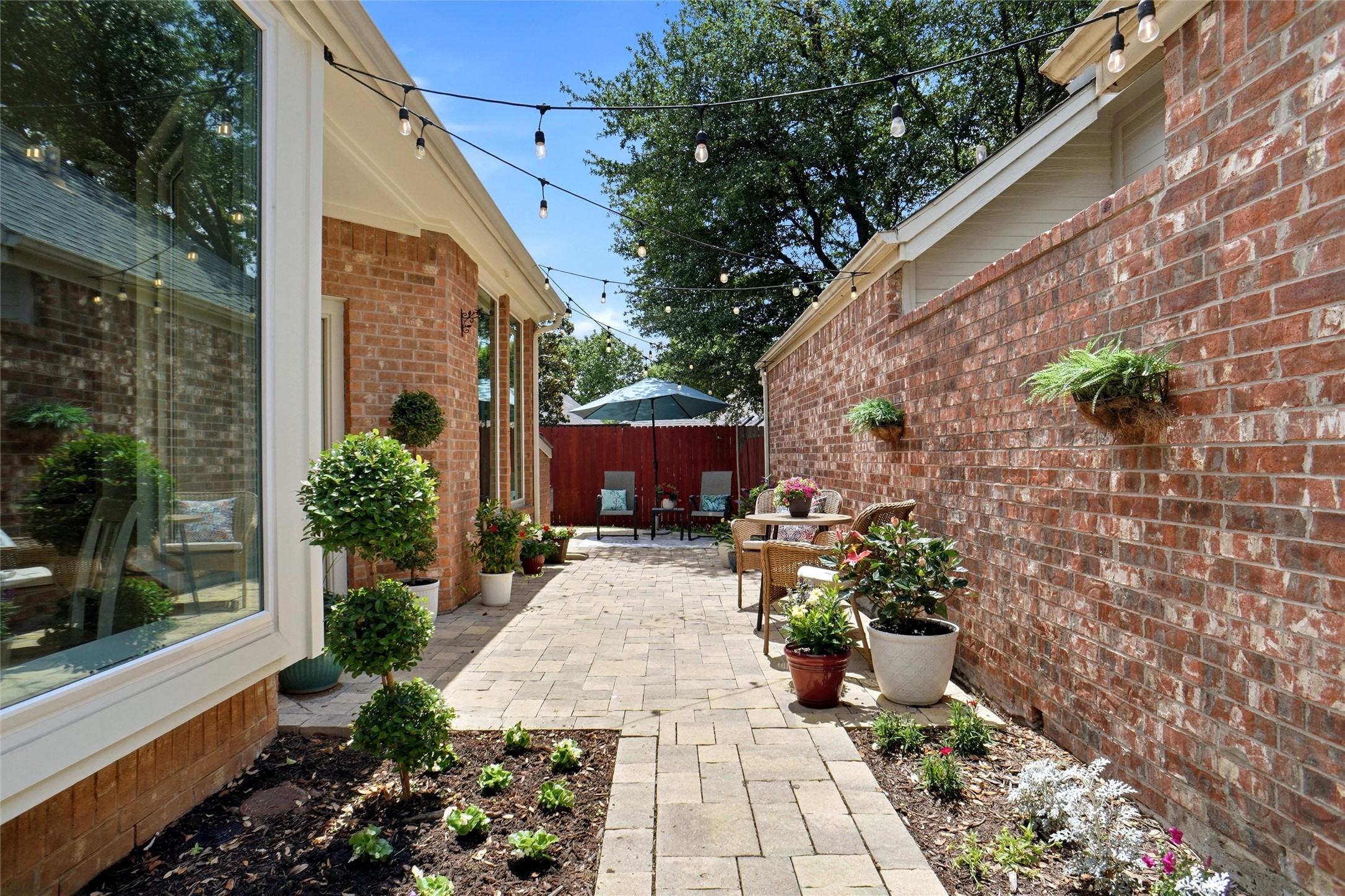 2433 Folkstone Way Bedford TX 76021