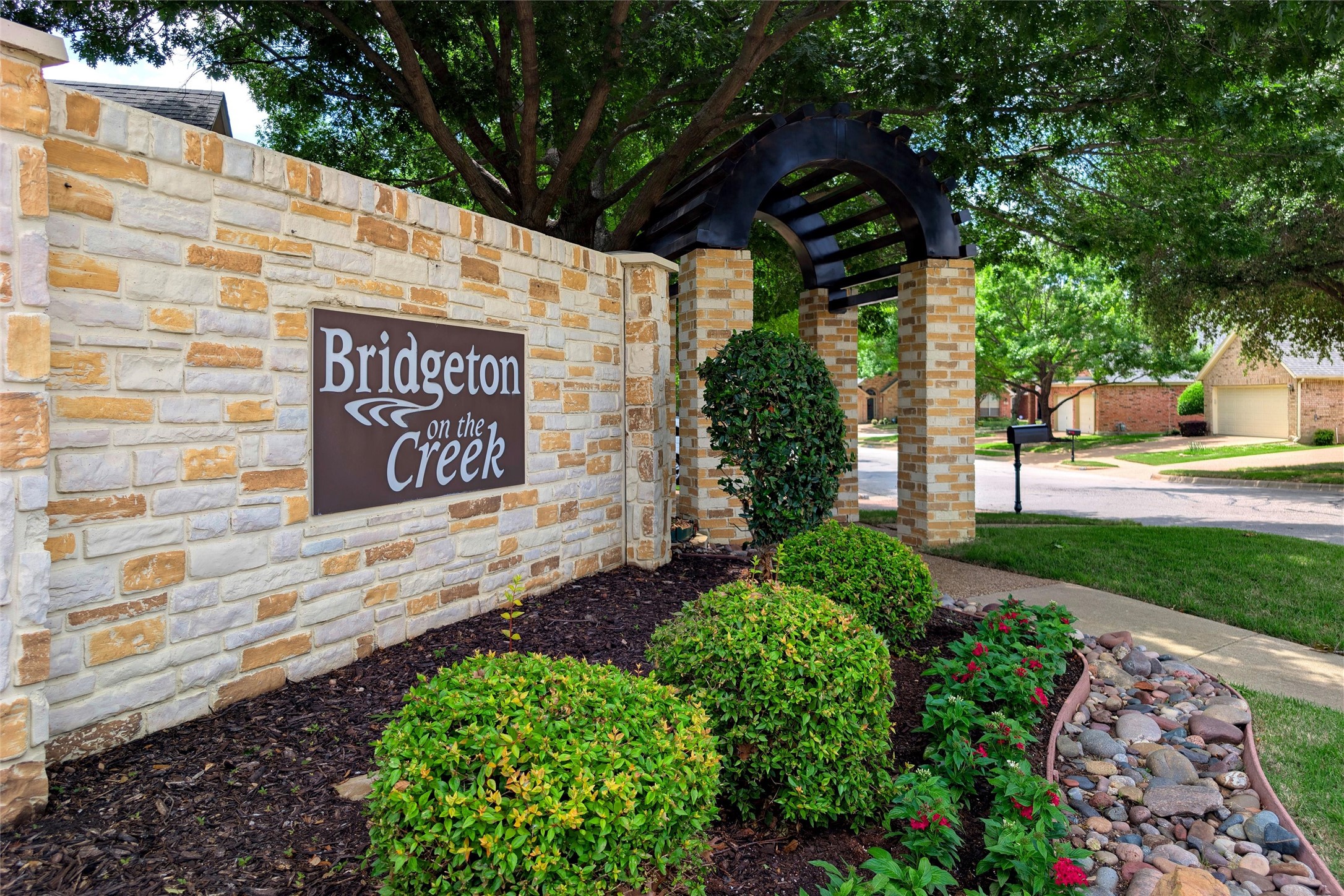 2433 Folkstone Way Bedford TX 76021