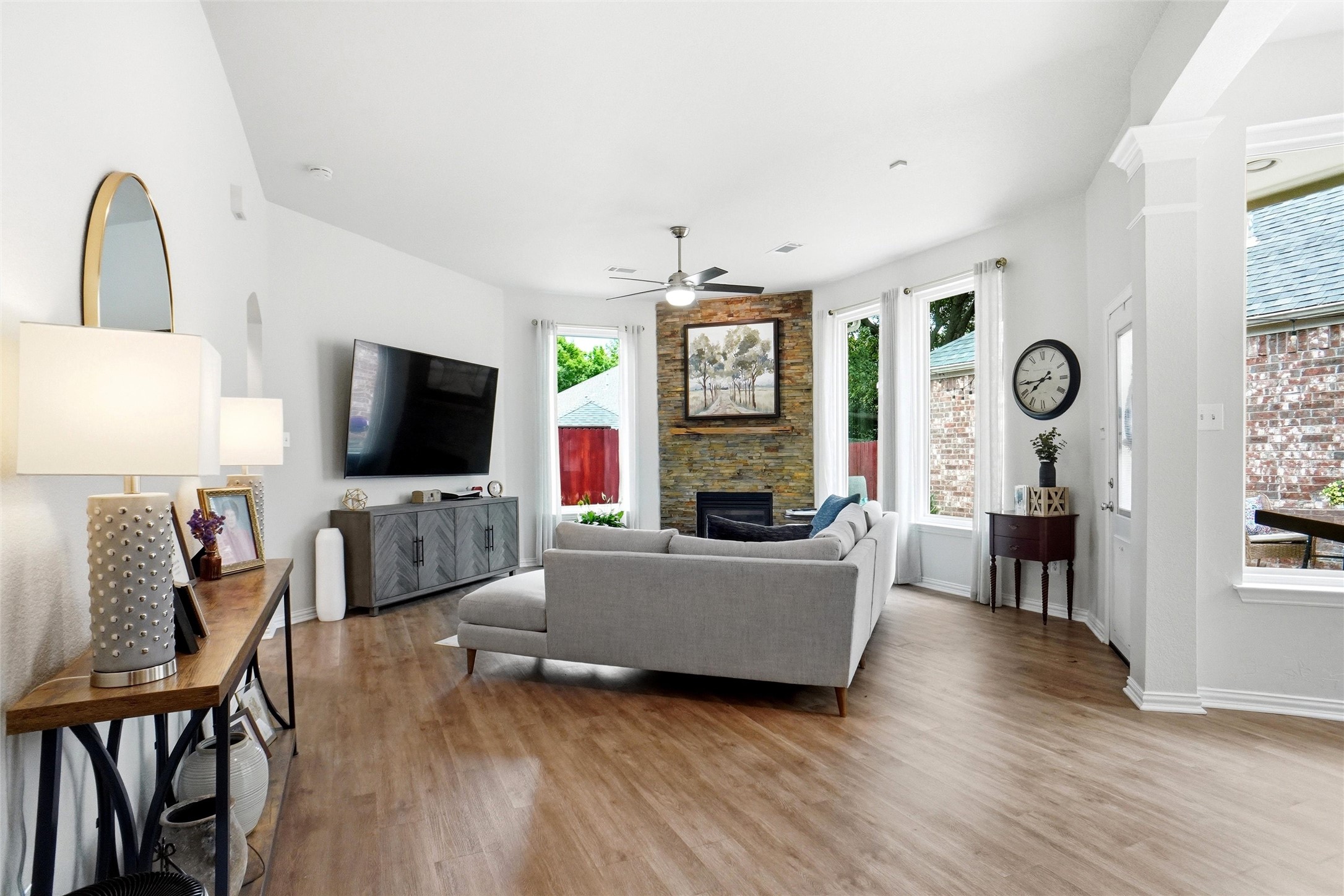 2433 Folkstone Way Bedford TX 76021