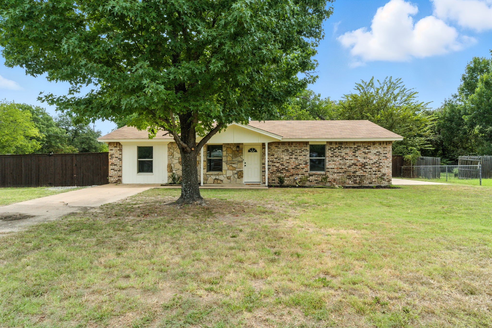 1024 Red Oak Street Azle TX 76020