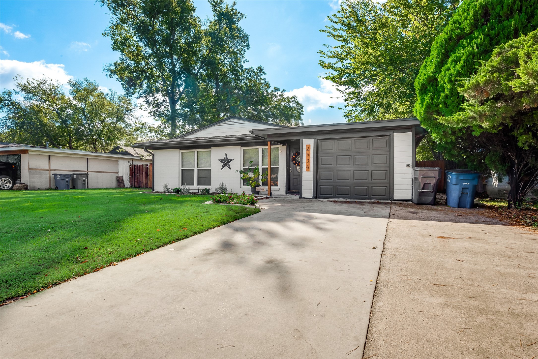 2536 Maverick Avenue Dallas TX 75228