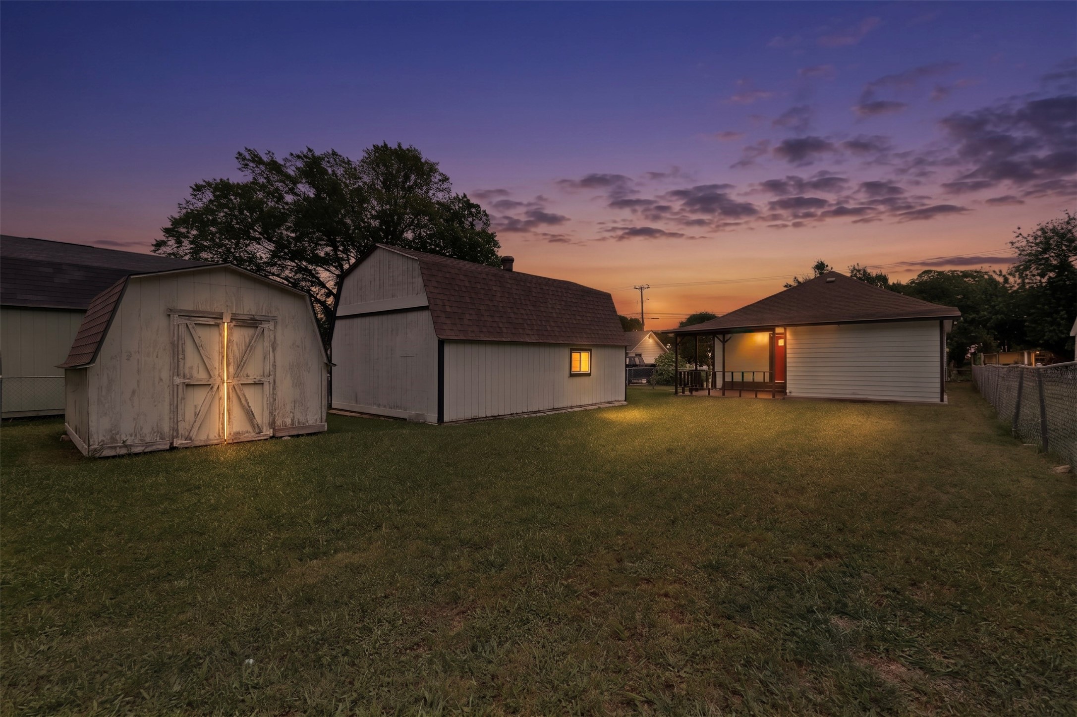 907 Ogden Avenue Cockrell Hill TX 75211