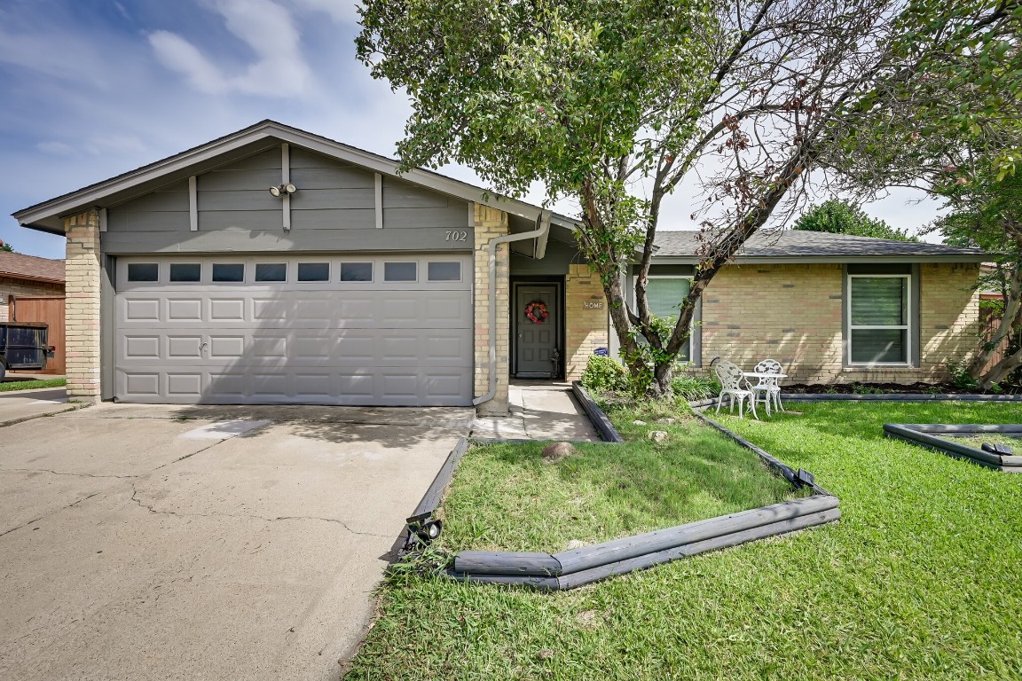 702 Brian Drive Grand Prairie TX 75052