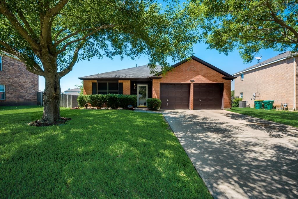 821 Creekside Drive Glenn Heights TX 75154