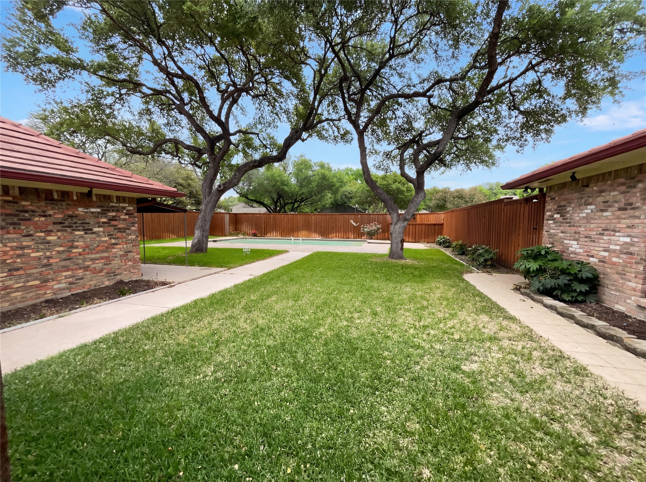 13216 Hillcrest Road Dallas TX 75240