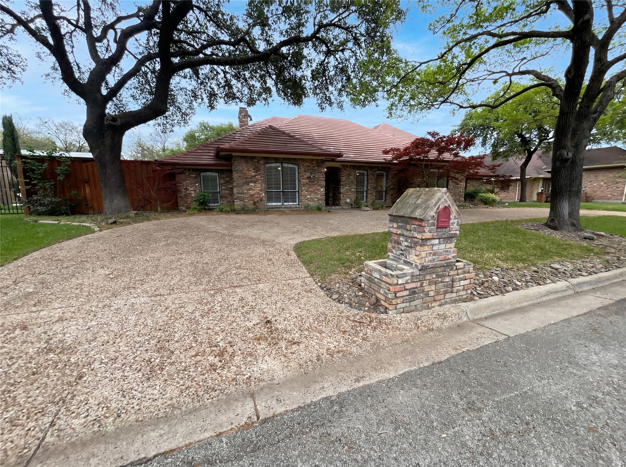 13216 Hillcrest Road Dallas TX 75240