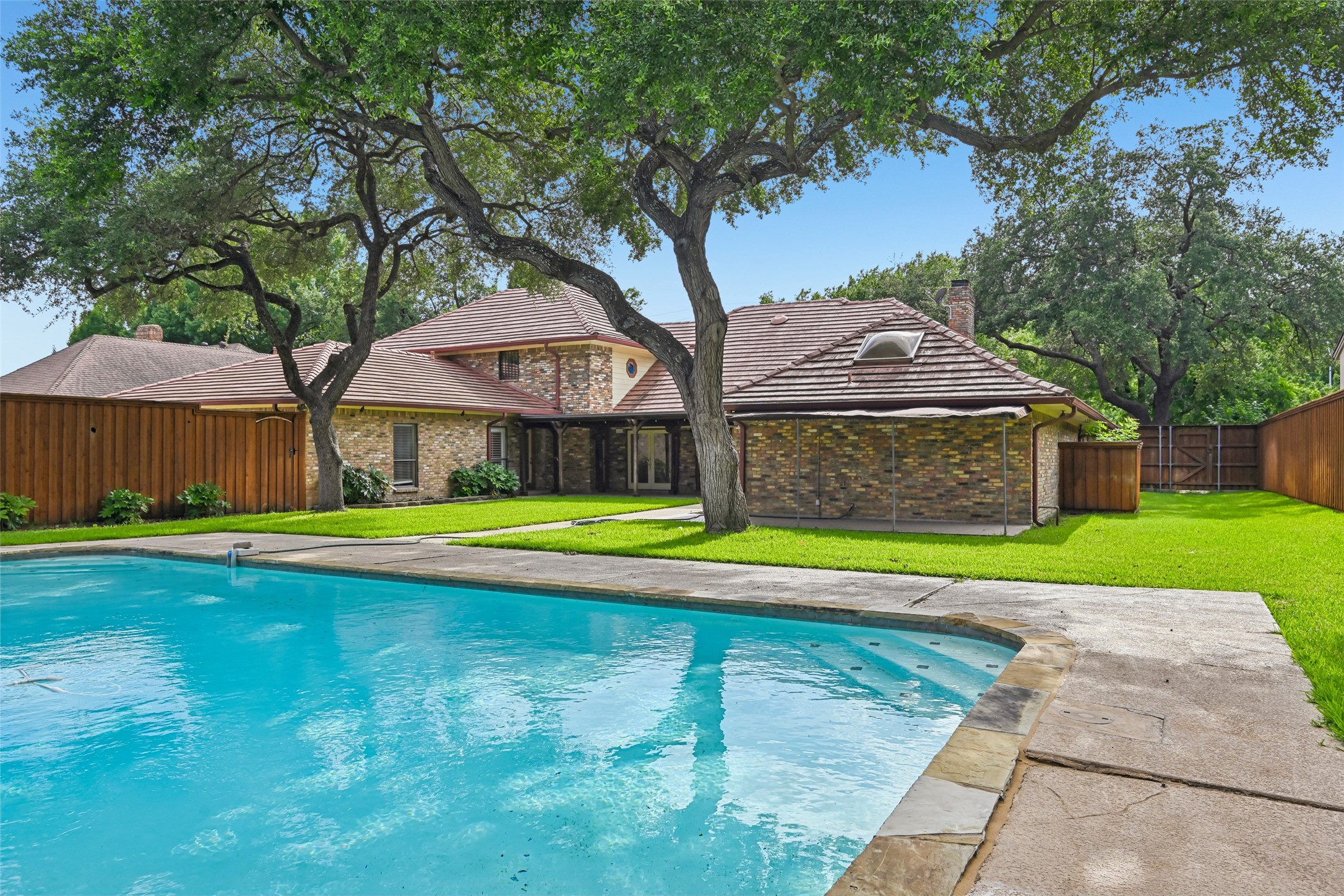 13216 Hillcrest Road Dallas TX 75240