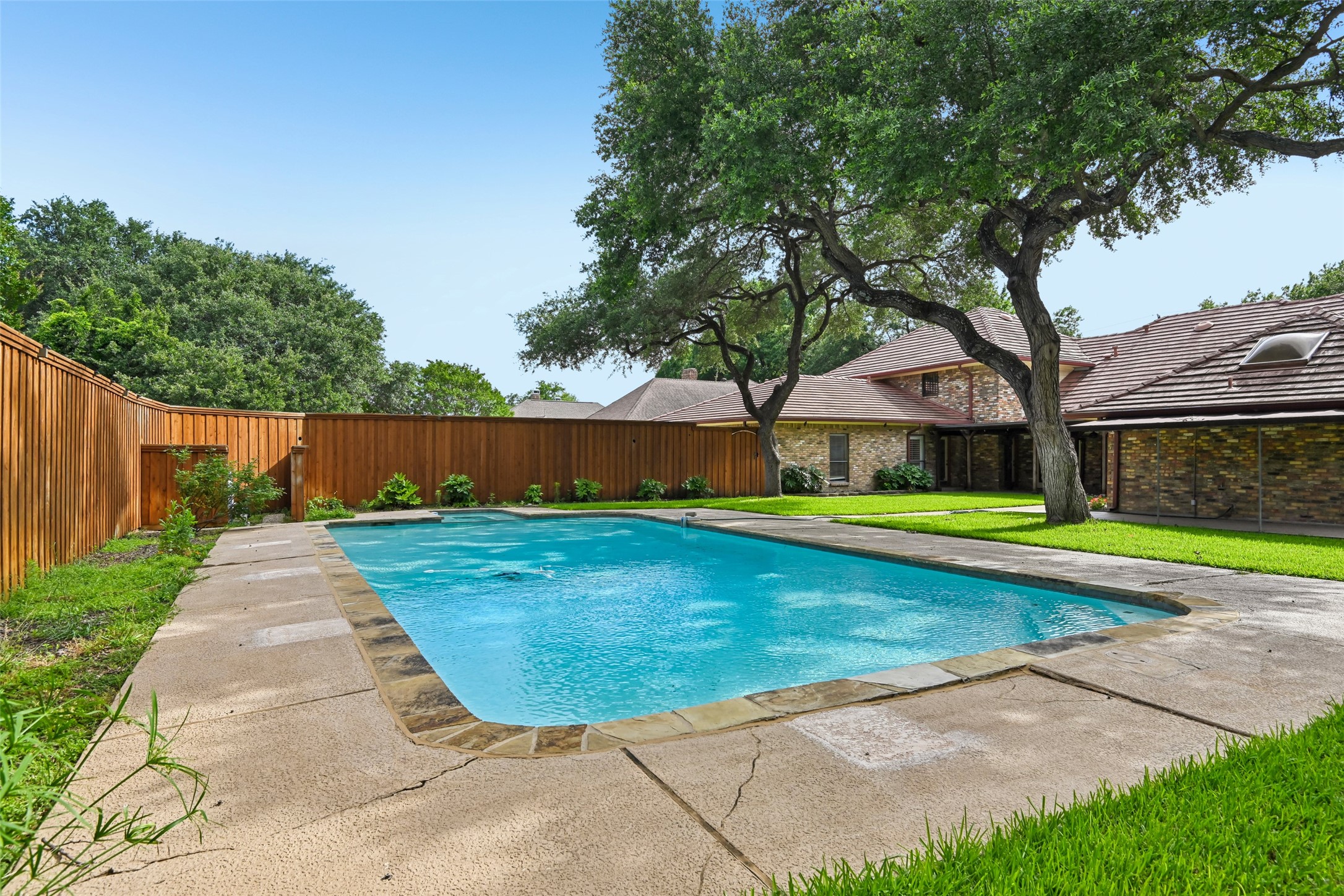 13216 Hillcrest Road Dallas TX 75240