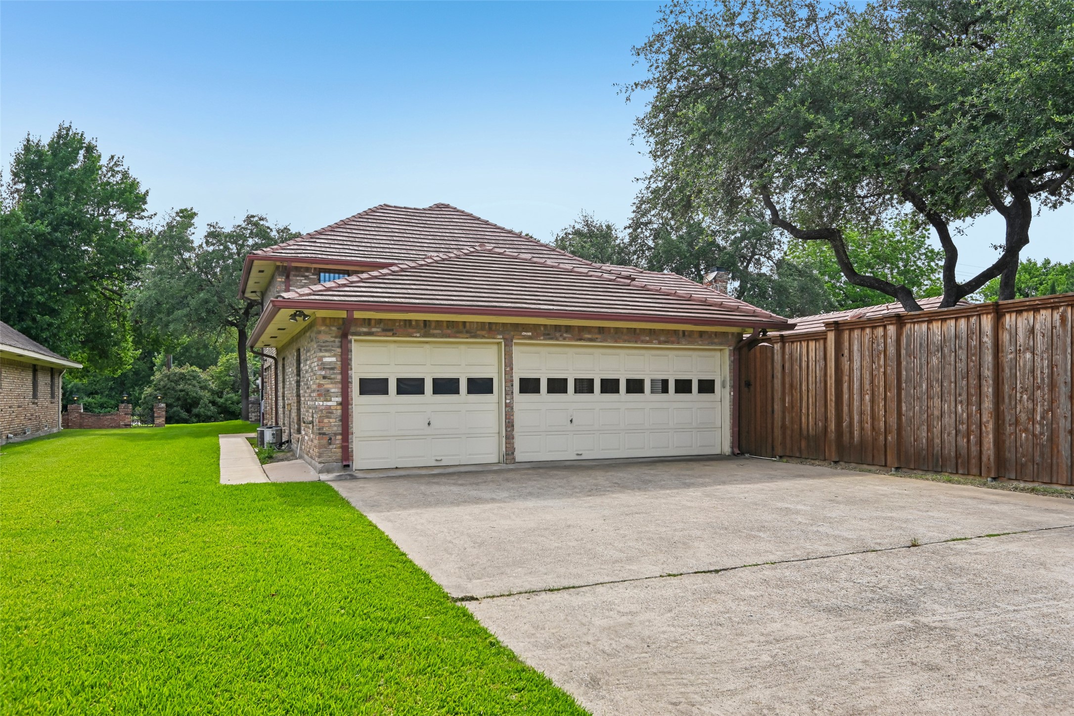 13216 Hillcrest Road Dallas TX 75240