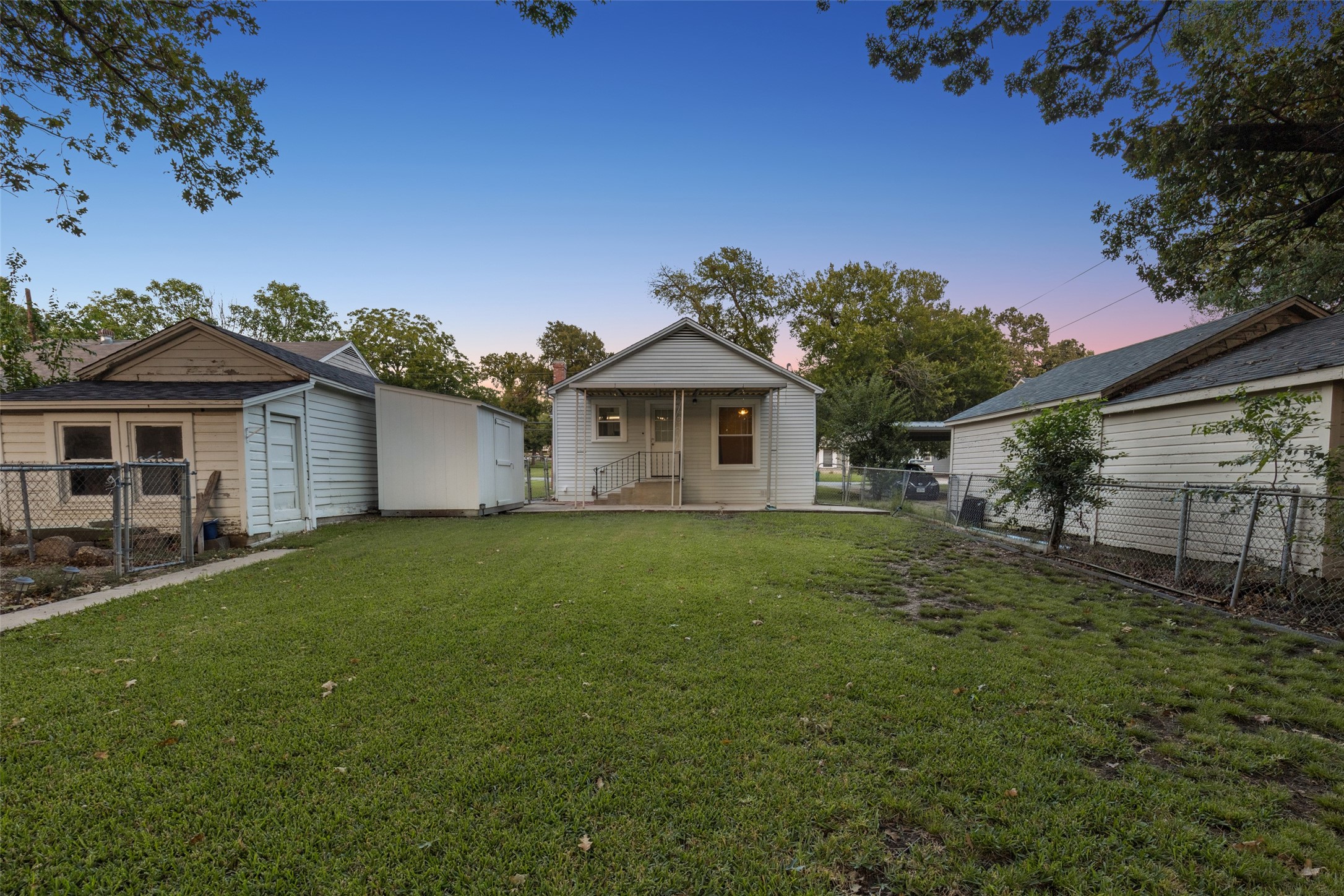 318 N Mckown Avenue Sherman TX 75092