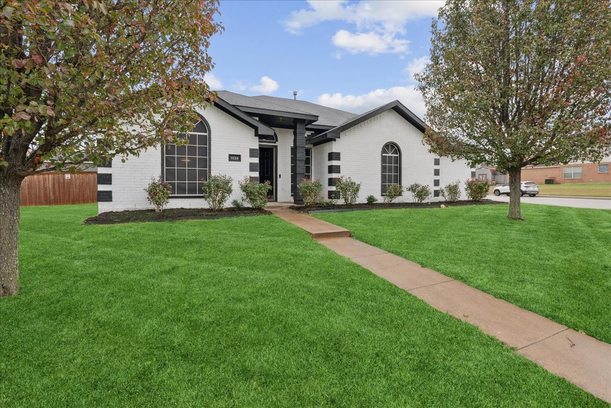 1124 Urban Drive Desoto TX 75115