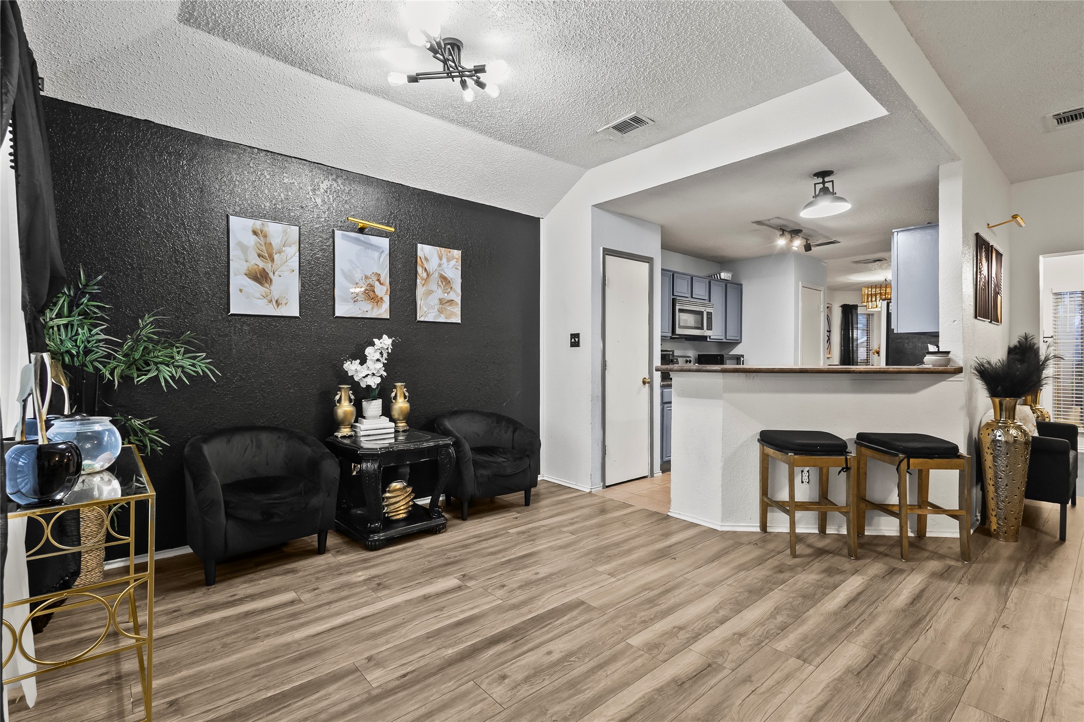 2831 Saint Johns Avenue Lancaster TX 75146