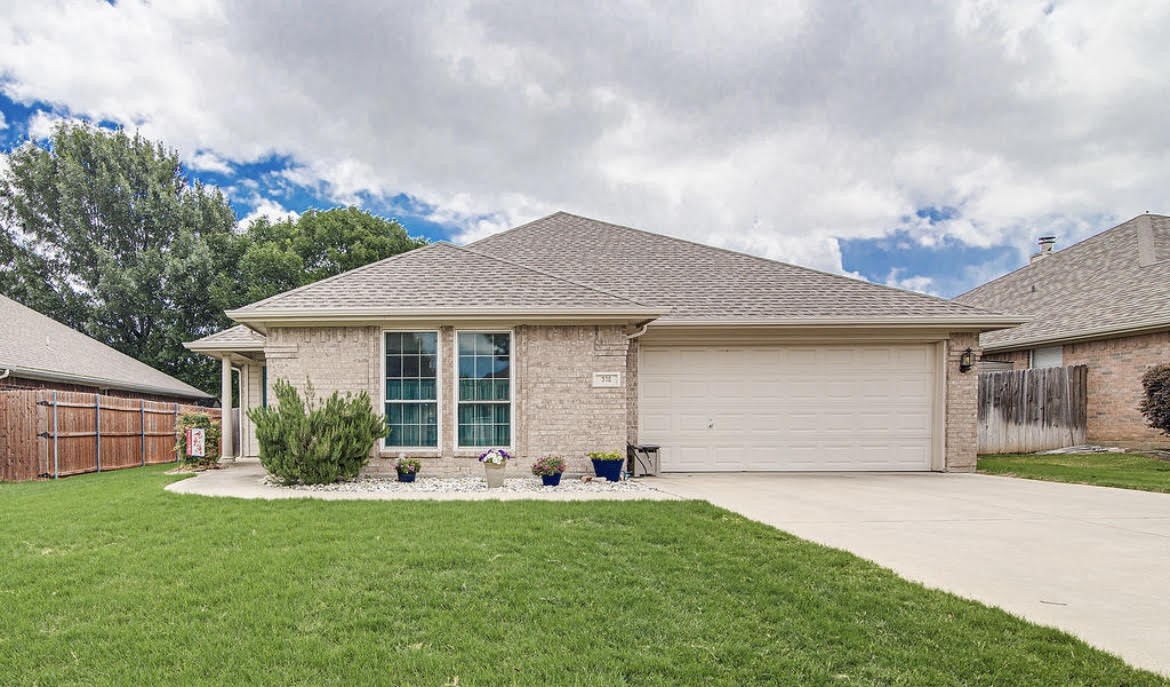 316 Angela Drive Burleson TX 76028