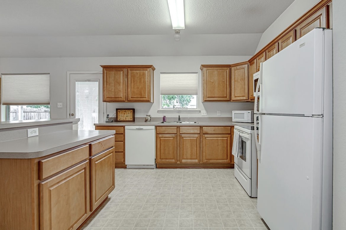 316 Angela Drive Burleson TX 76028