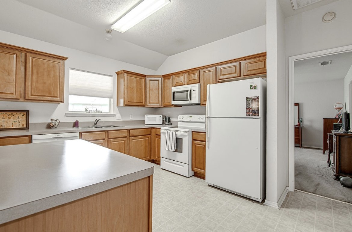 316 Angela Drive Burleson TX 76028