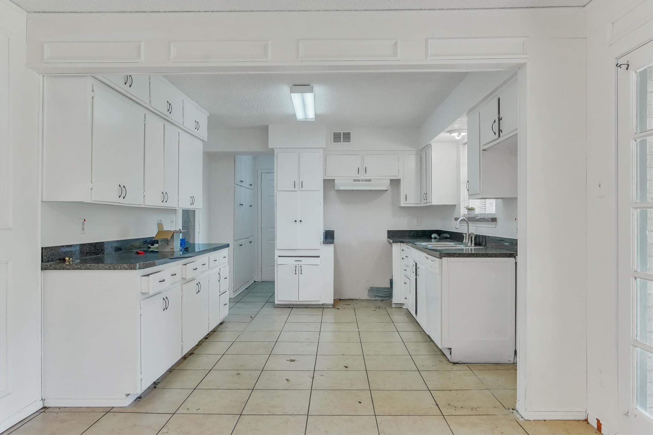 2007 E Park Row Drive Arlington TX 76010