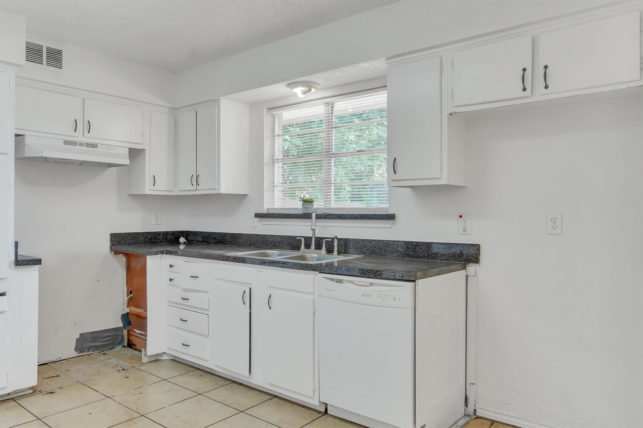 2007 E Park Row Drive Arlington TX 76010