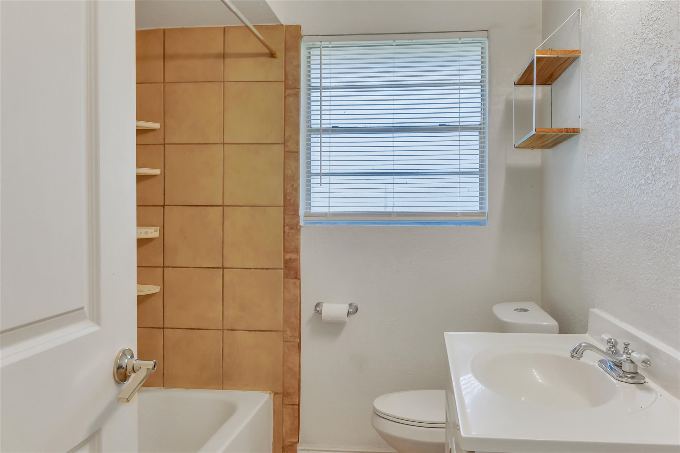 2007 E Park Row Drive Arlington TX 76010