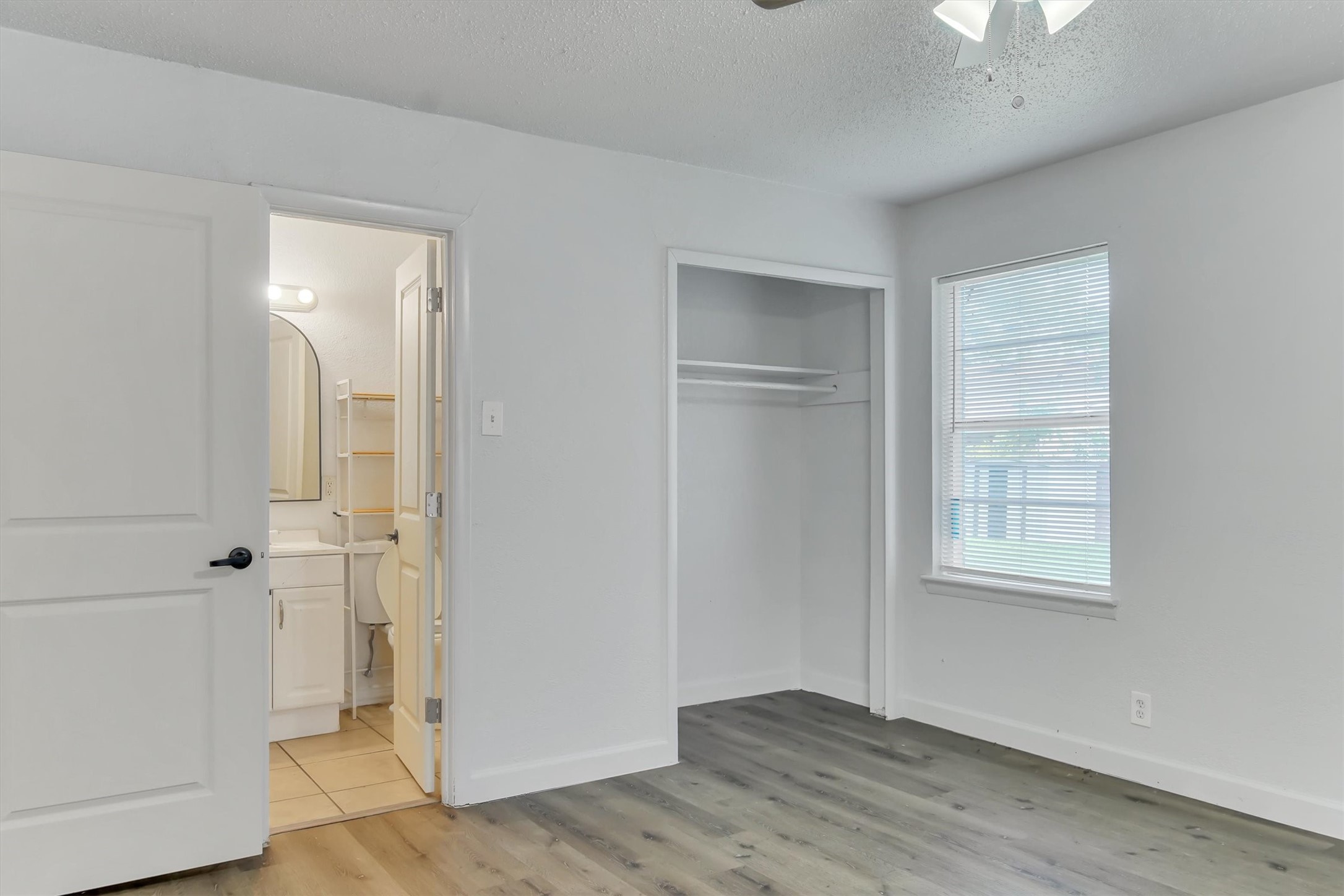 2007 E Park Row Drive Arlington TX 76010