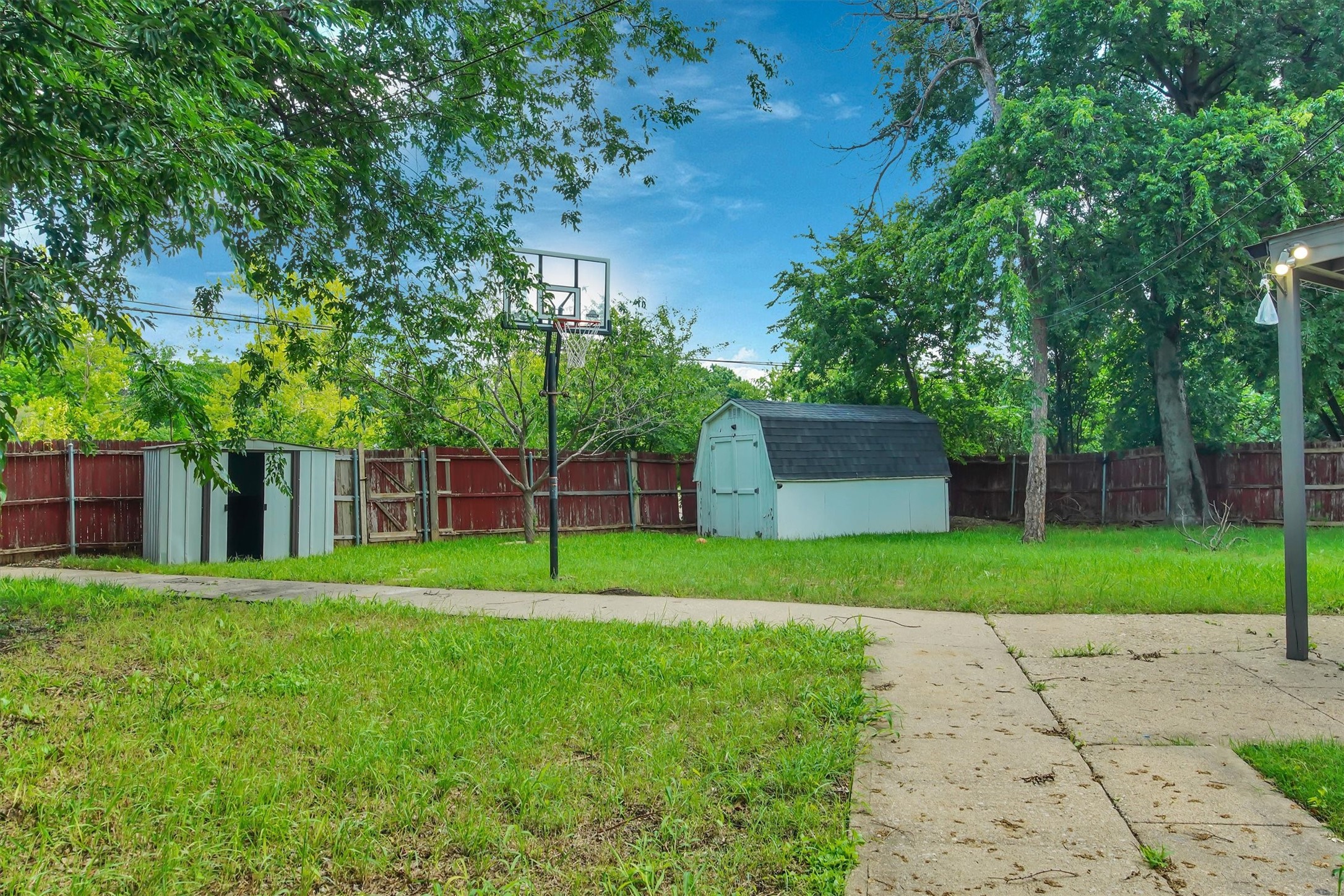 2007 E Park Row Drive Arlington TX 76010