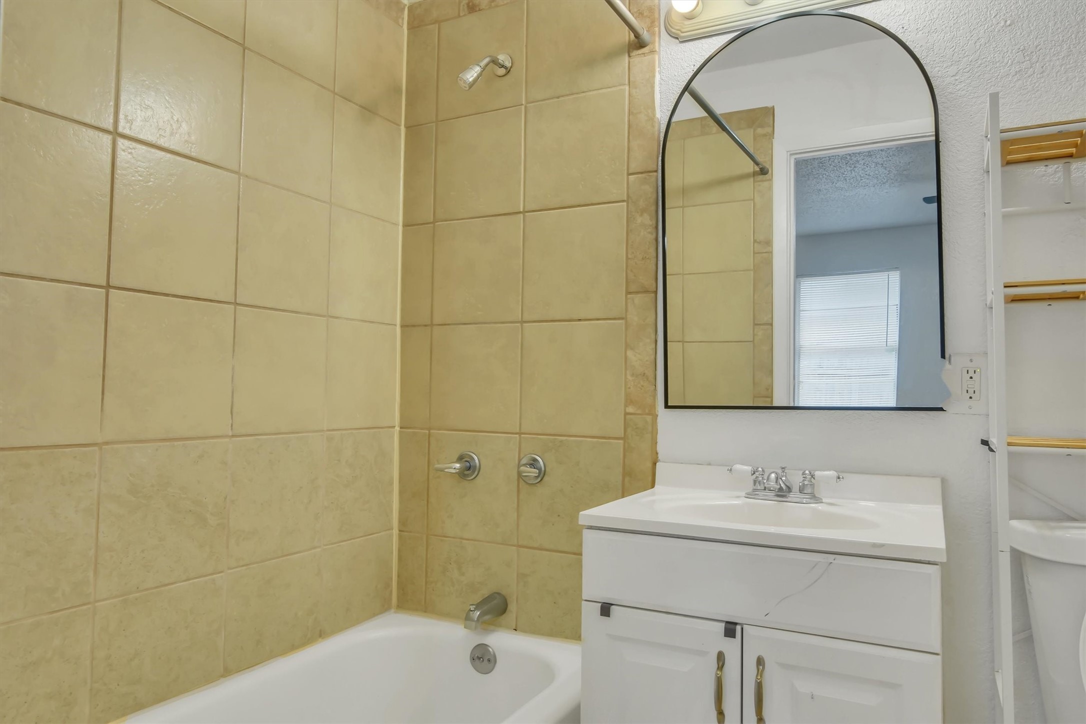 2007 E Park Row Drive Arlington TX 76010