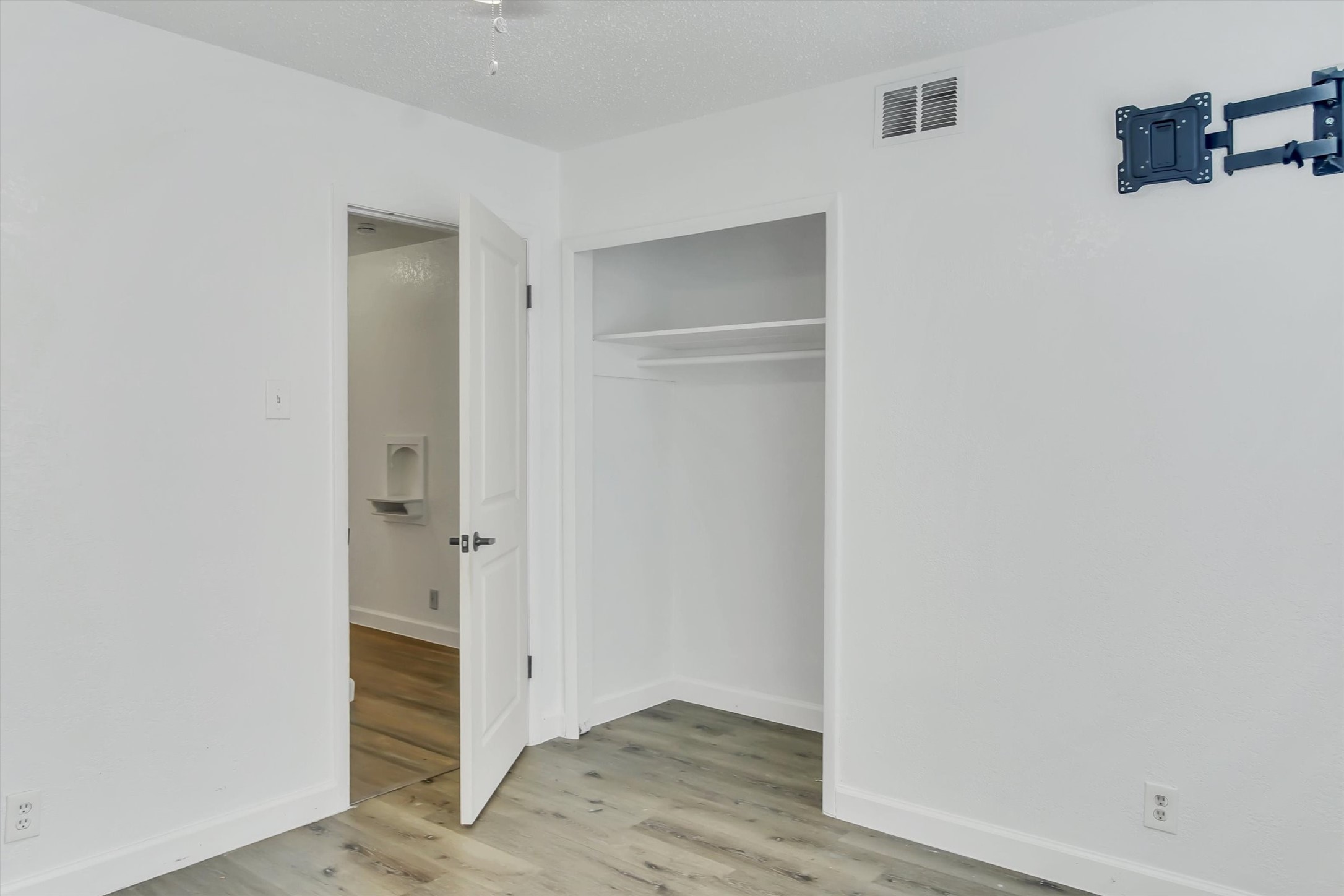 2007 E Park Row Drive Arlington TX 76010