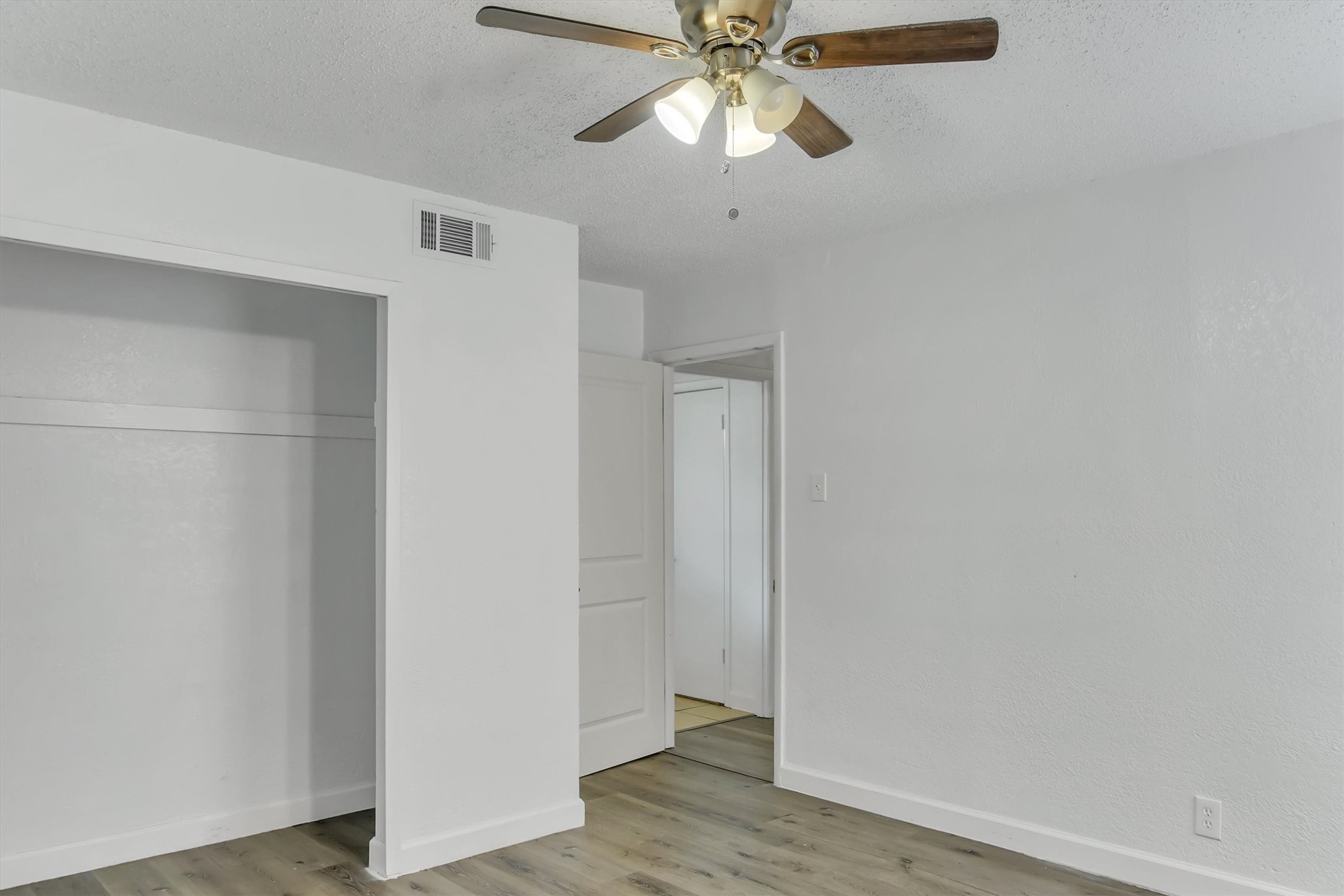 2007 E Park Row Drive Arlington TX 76010