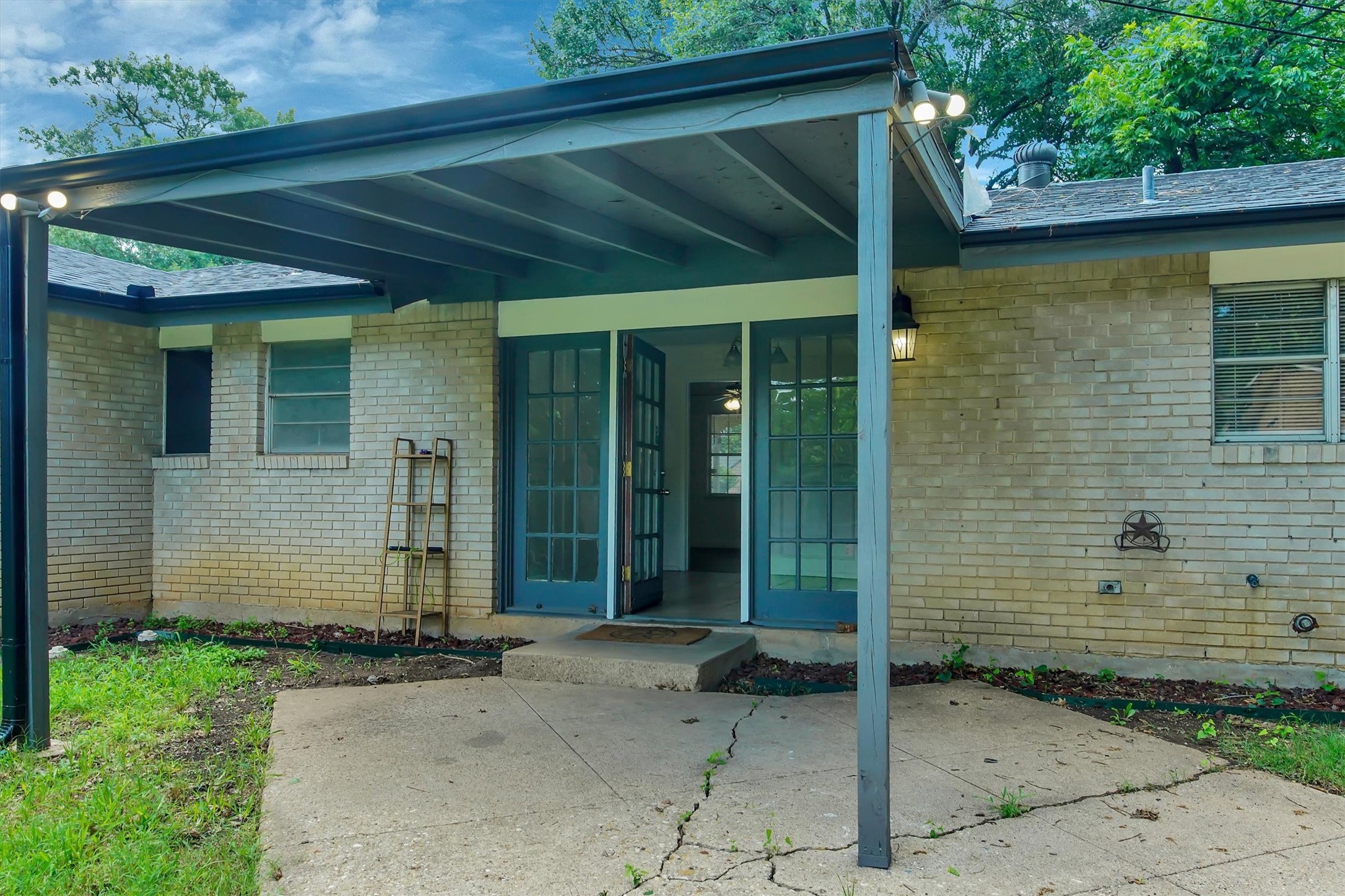 2007 E Park Row Drive Arlington TX 76010