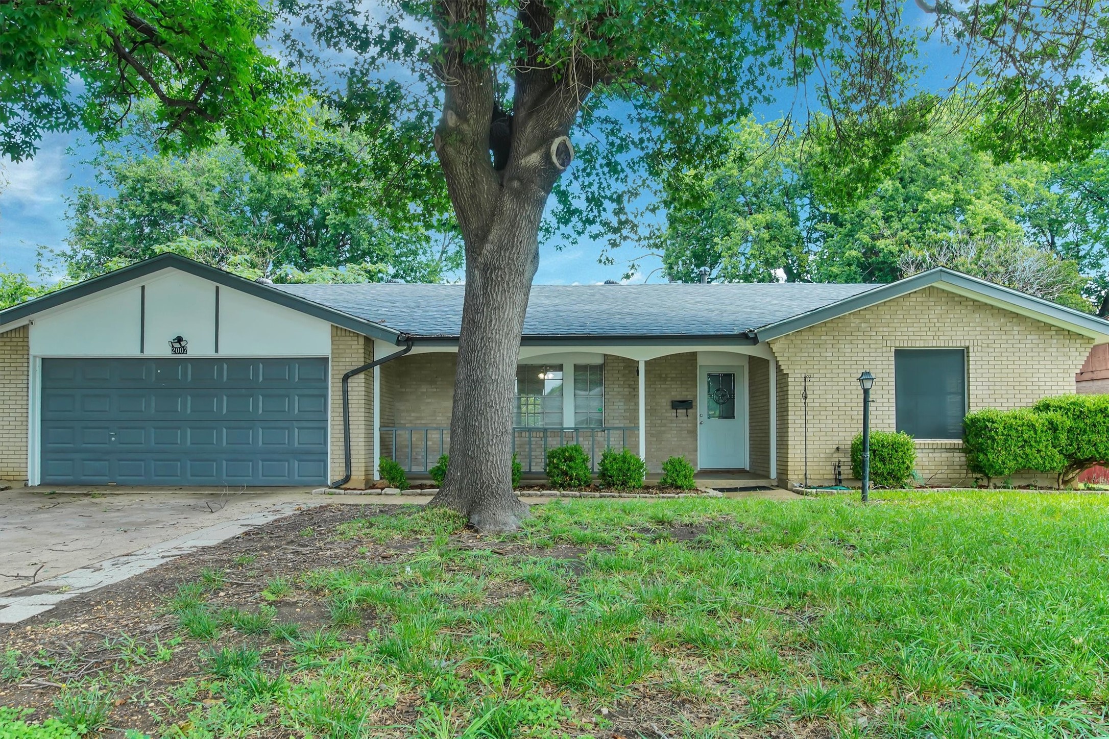 2007 E Park Row Drive Arlington TX 76010