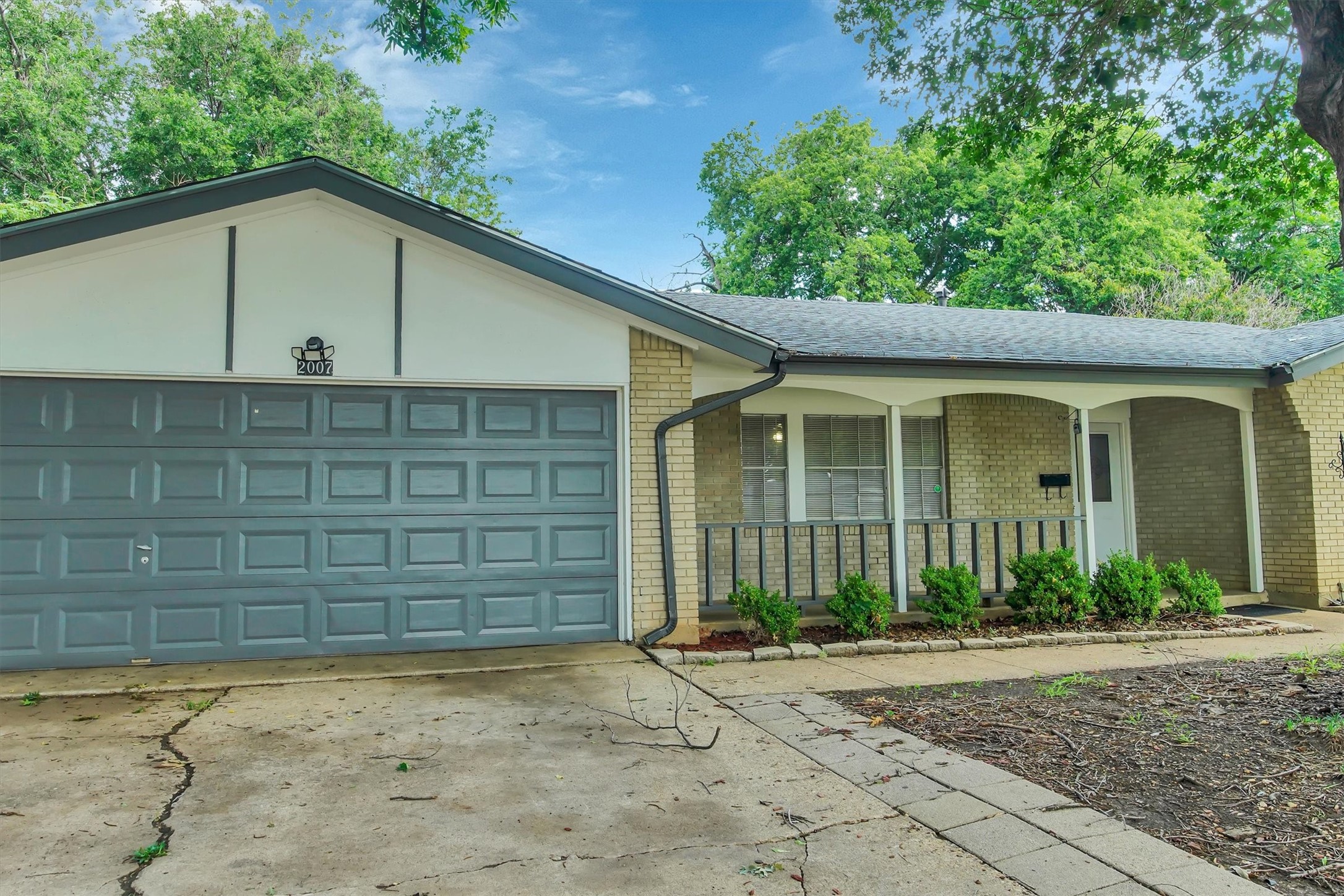 2007 E Park Row Drive Arlington TX 76010