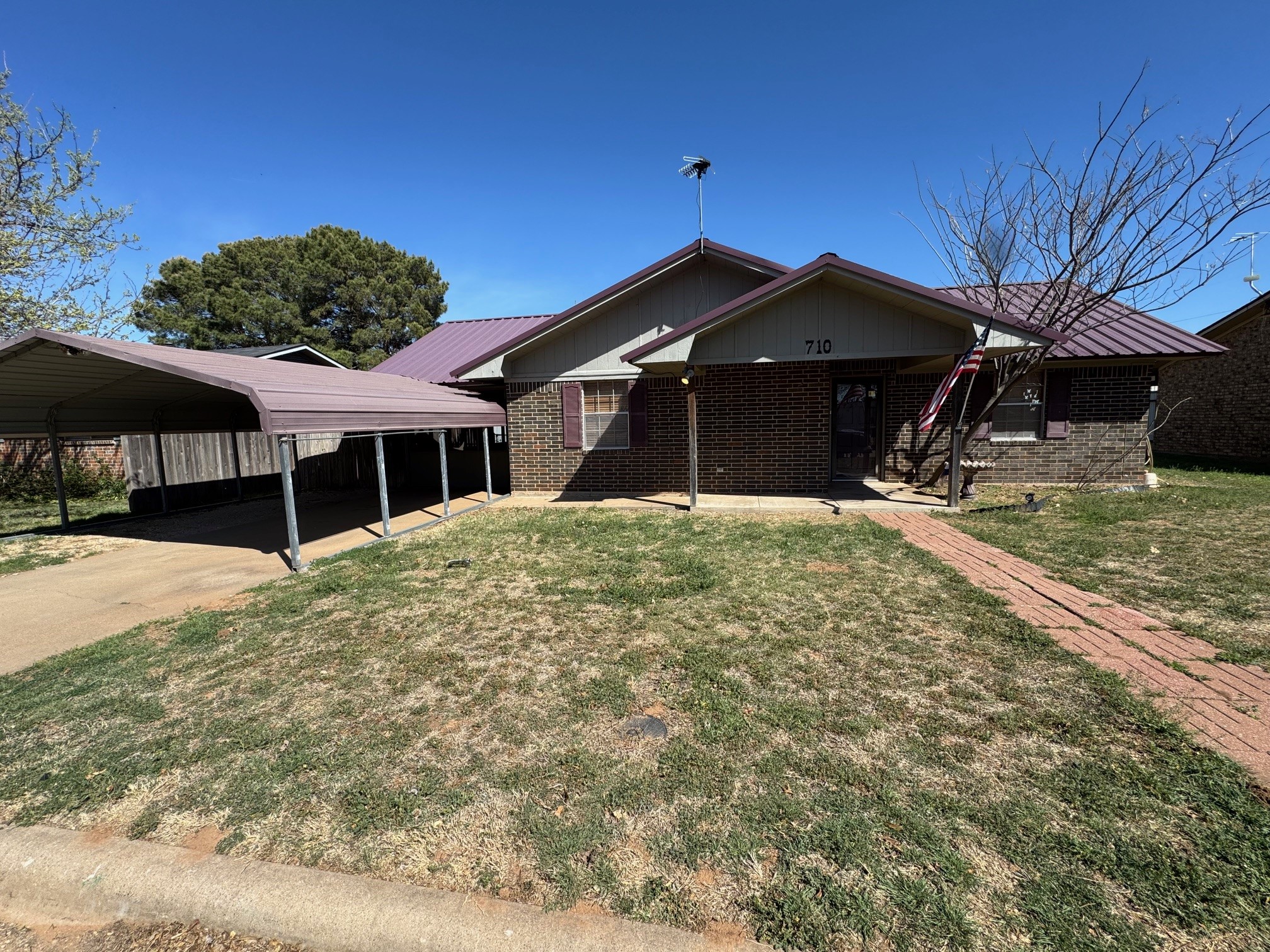 710 Charles Street Seymour TX 76380