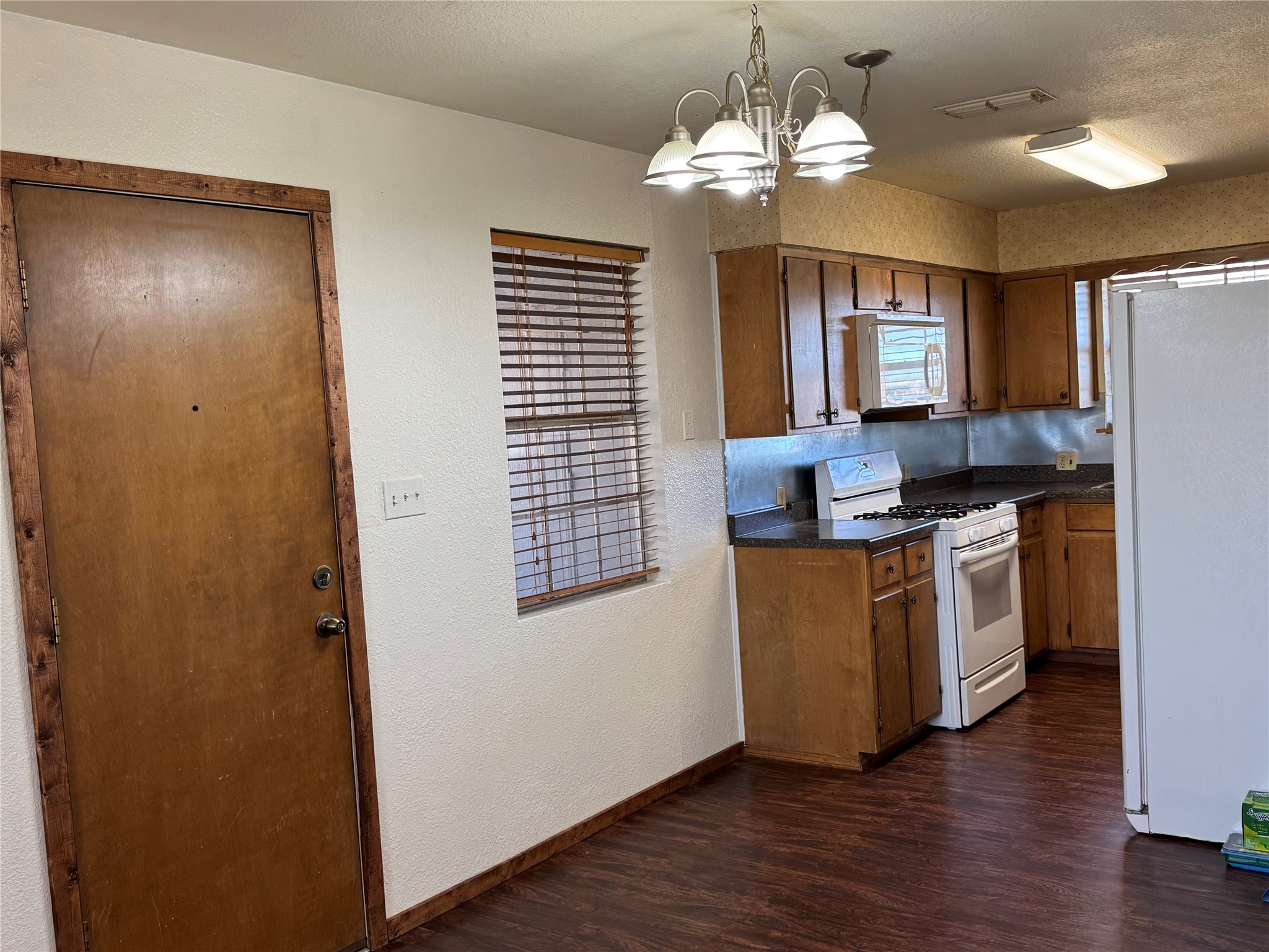 710 Charles Street Seymour TX 76380