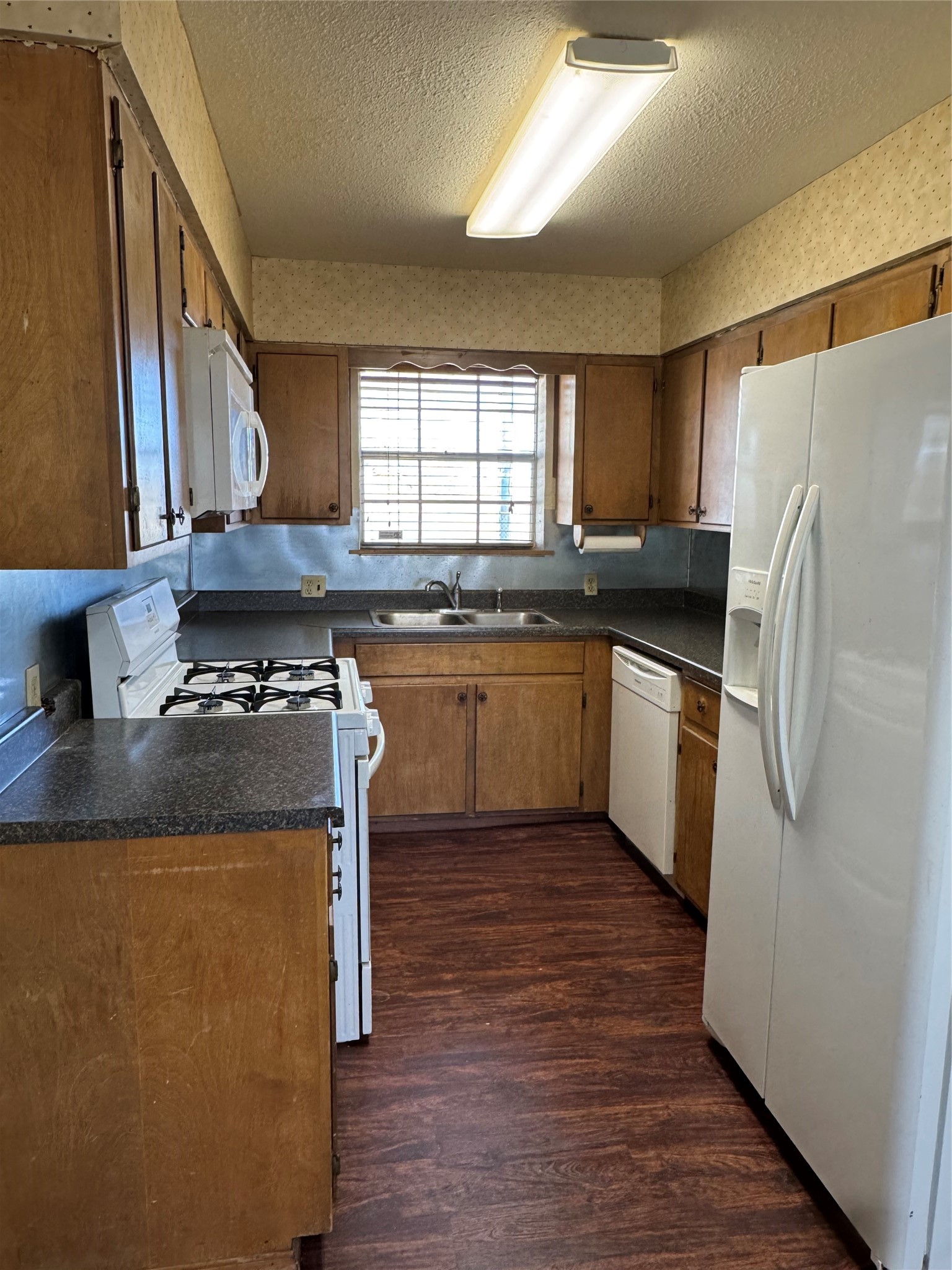 710 Charles Street Seymour TX 76380