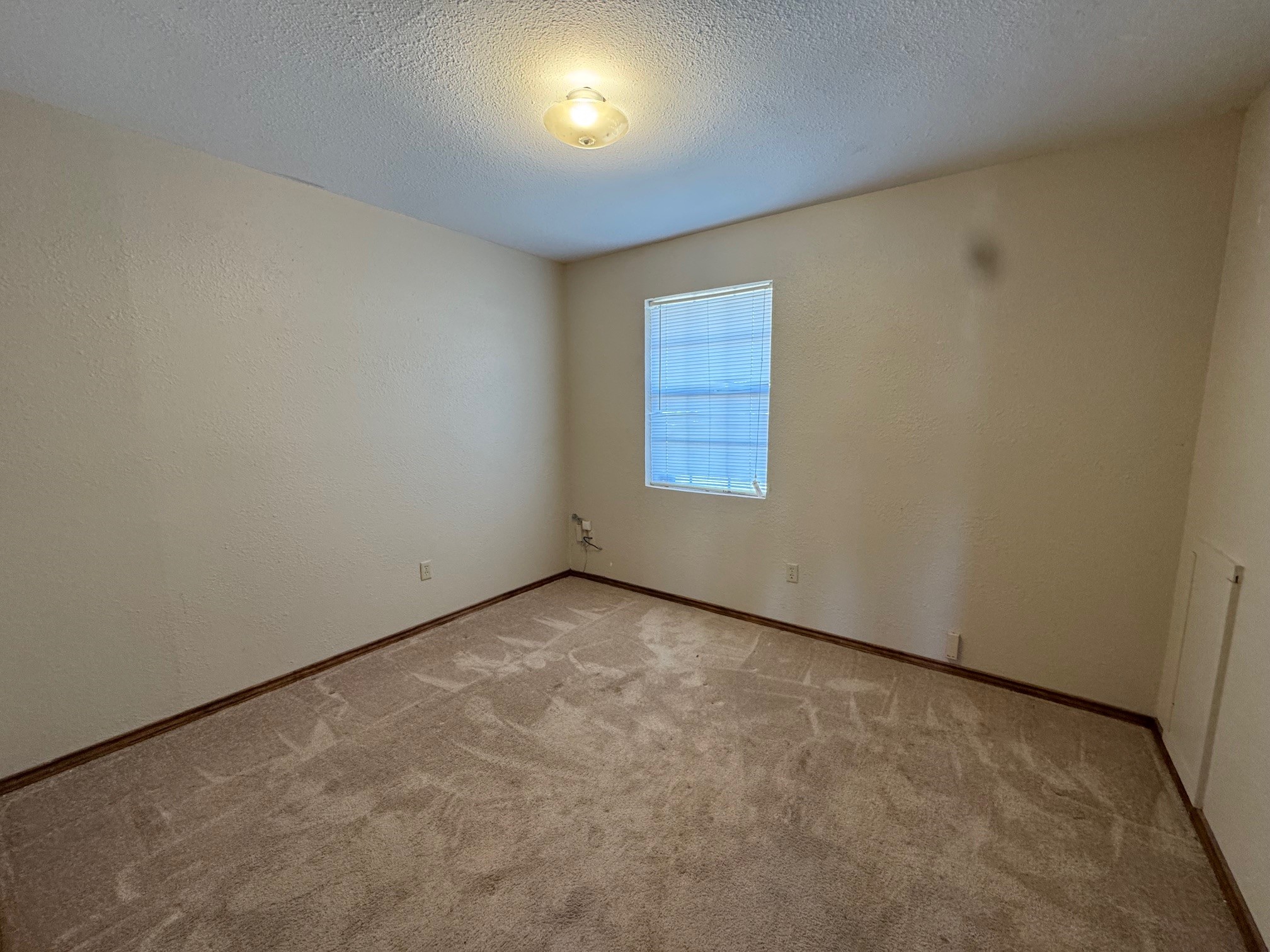 710 Charles Street Seymour TX 76380