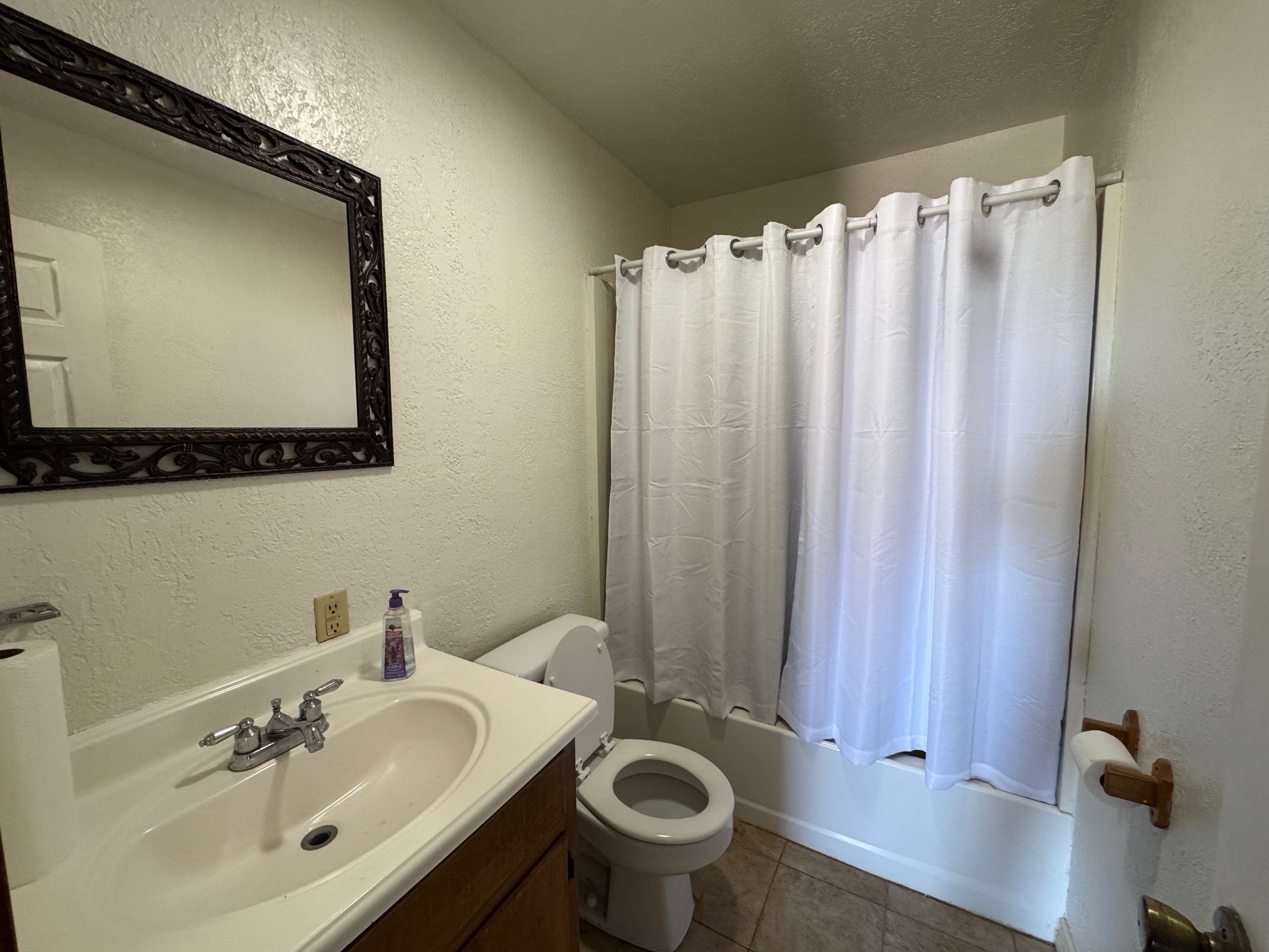710 Charles Street Seymour TX 76380