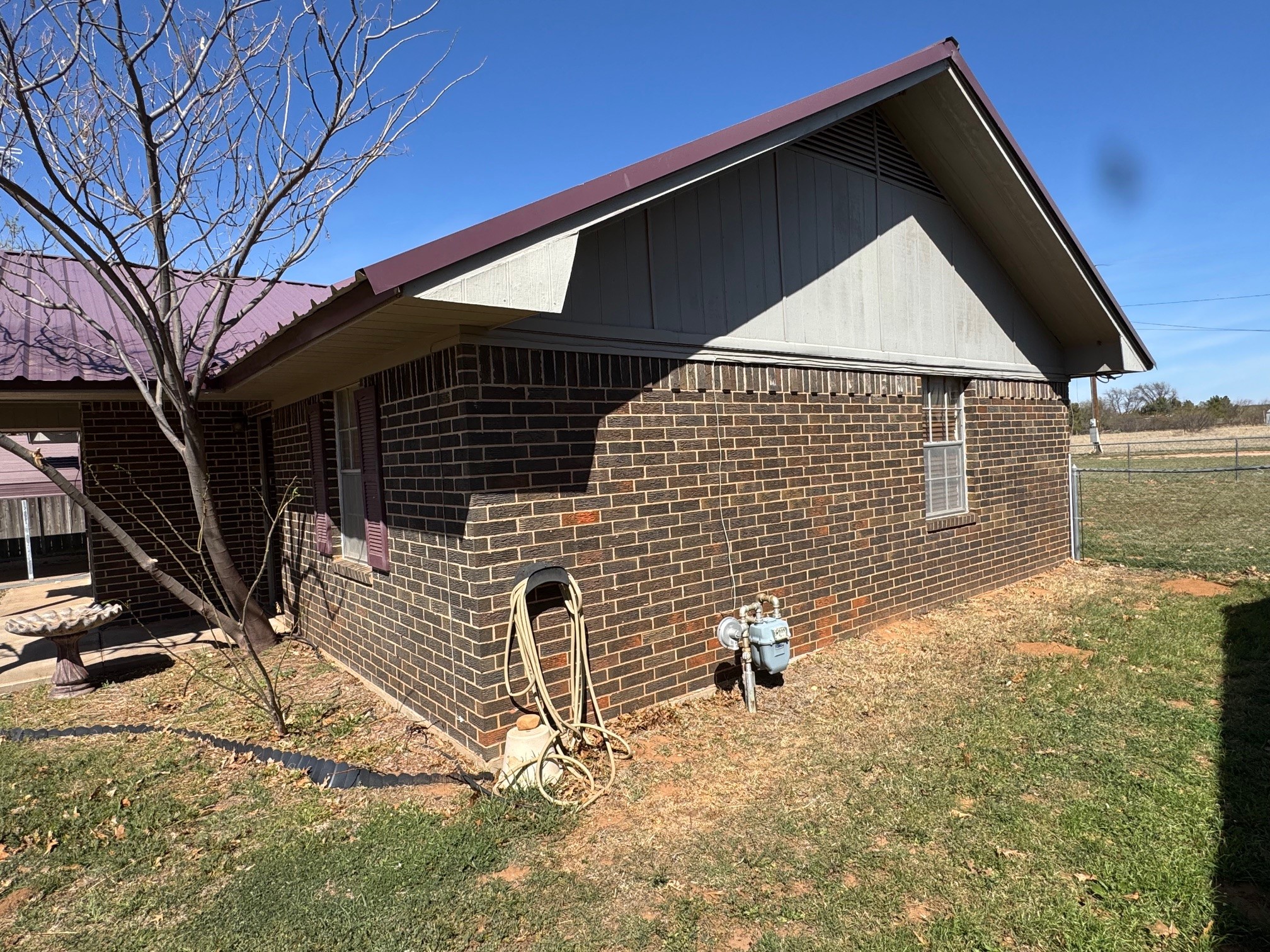 710 Charles Street Seymour TX 76380