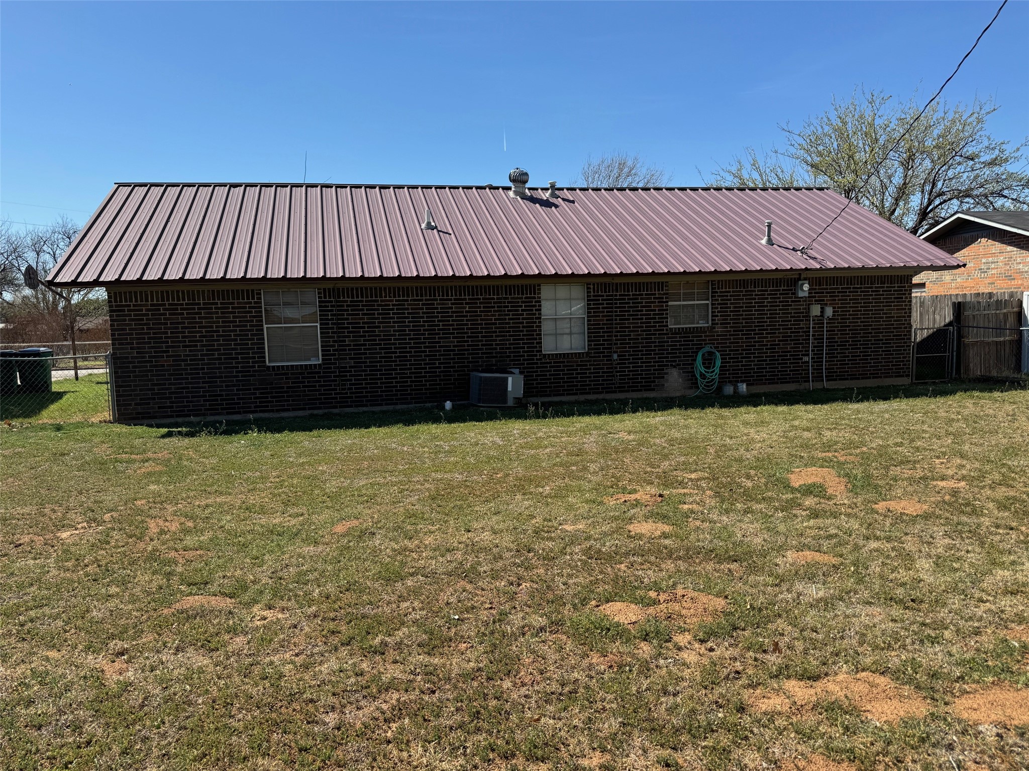 710 Charles Street Seymour TX 76380