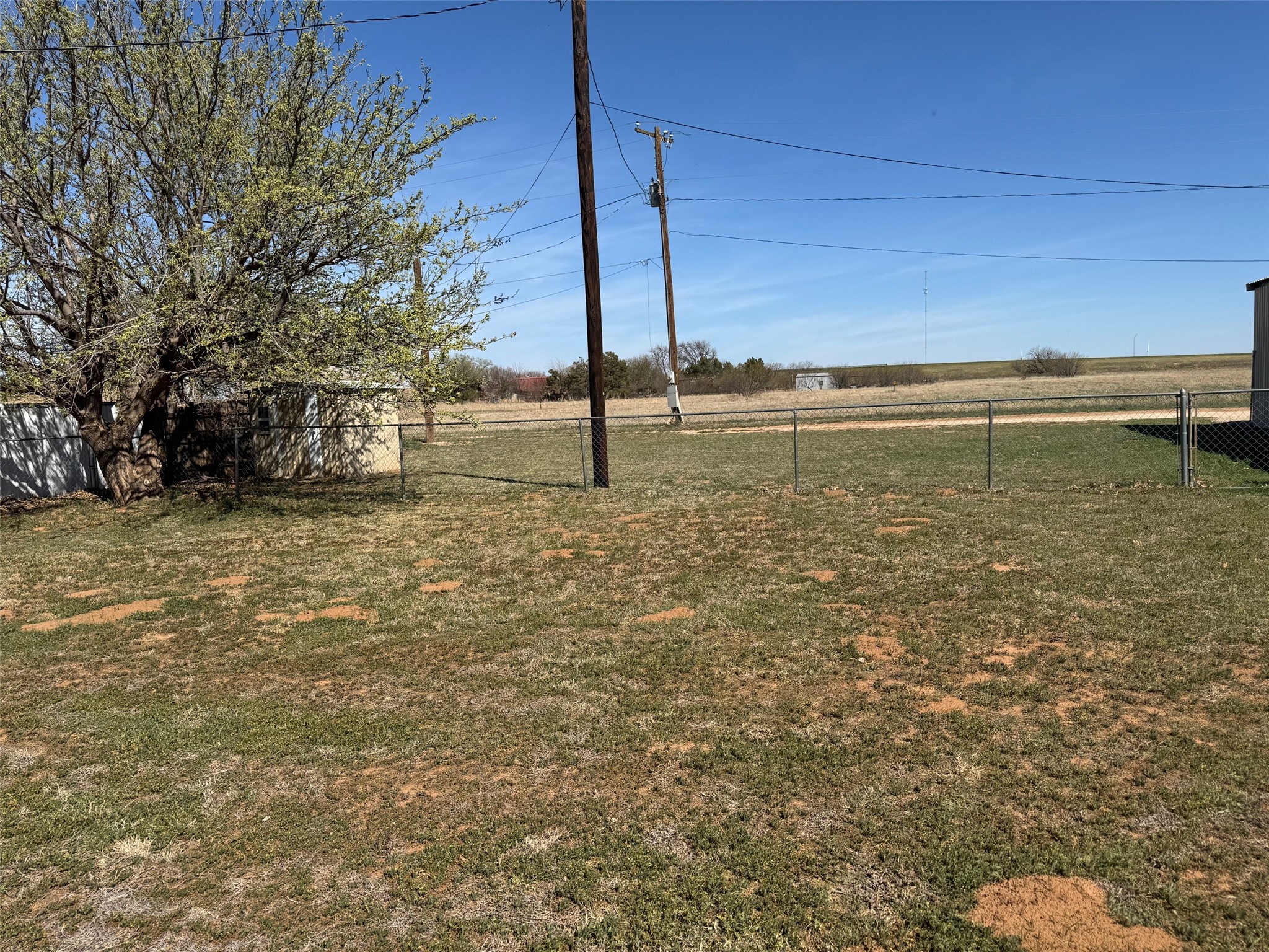 710 Charles Street Seymour TX 76380