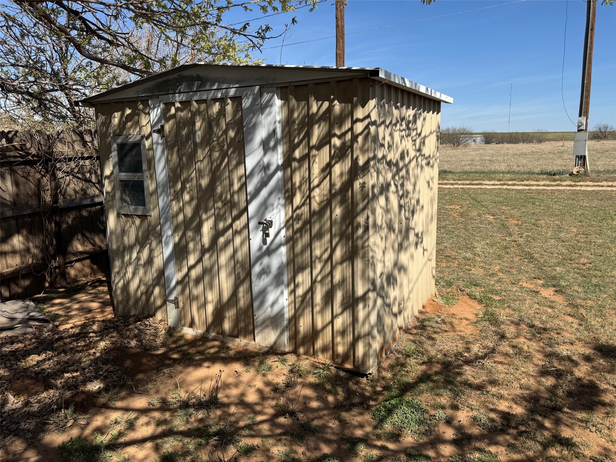 710 Charles Street Seymour TX 76380
