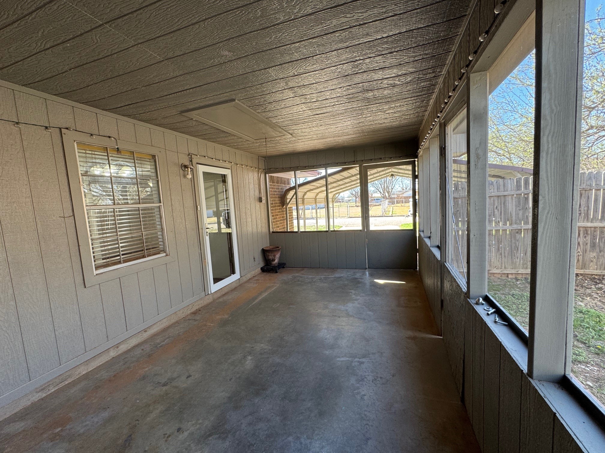 710 Charles Street Seymour TX 76380
