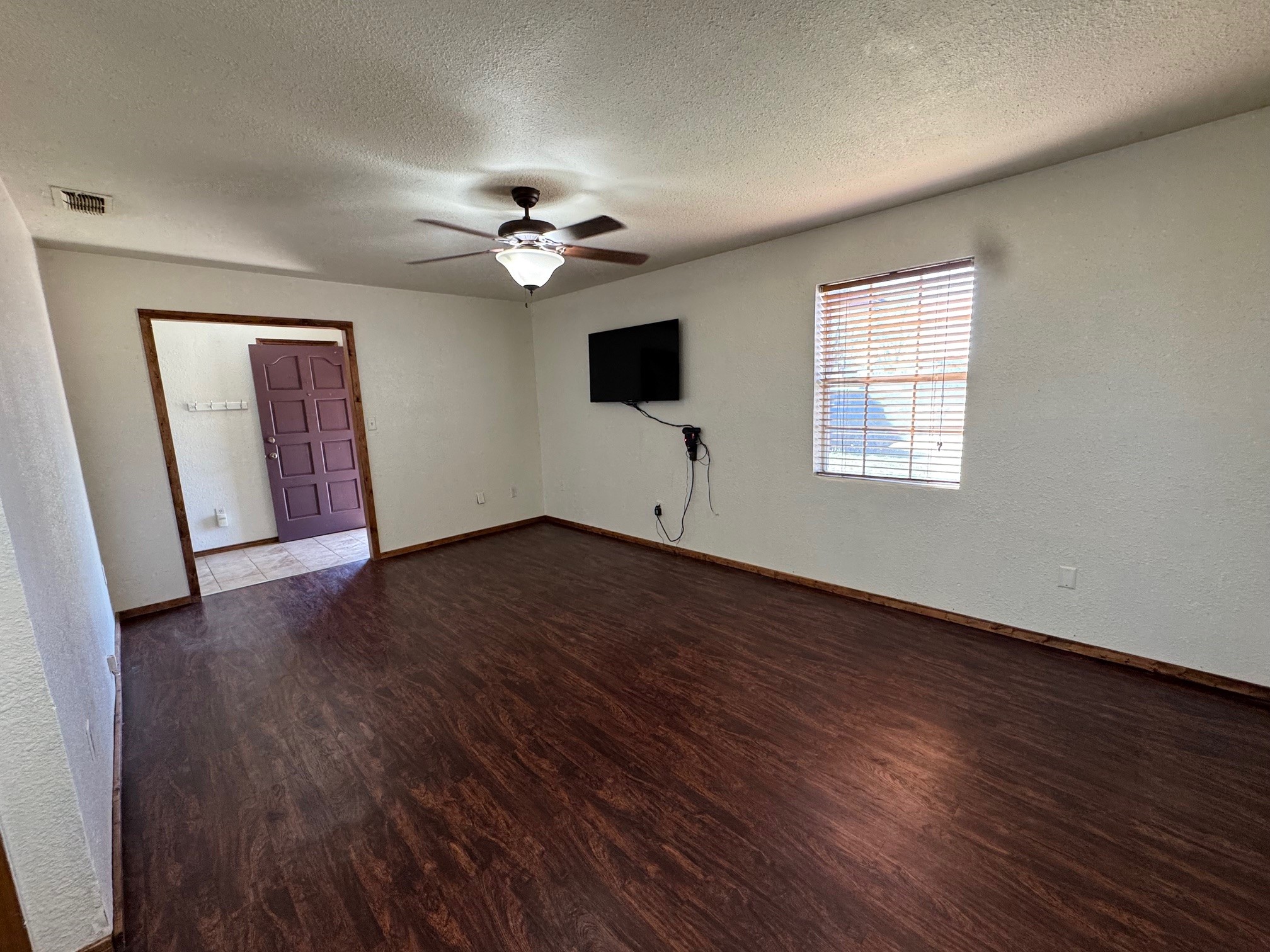 710 Charles Street Seymour TX 76380
