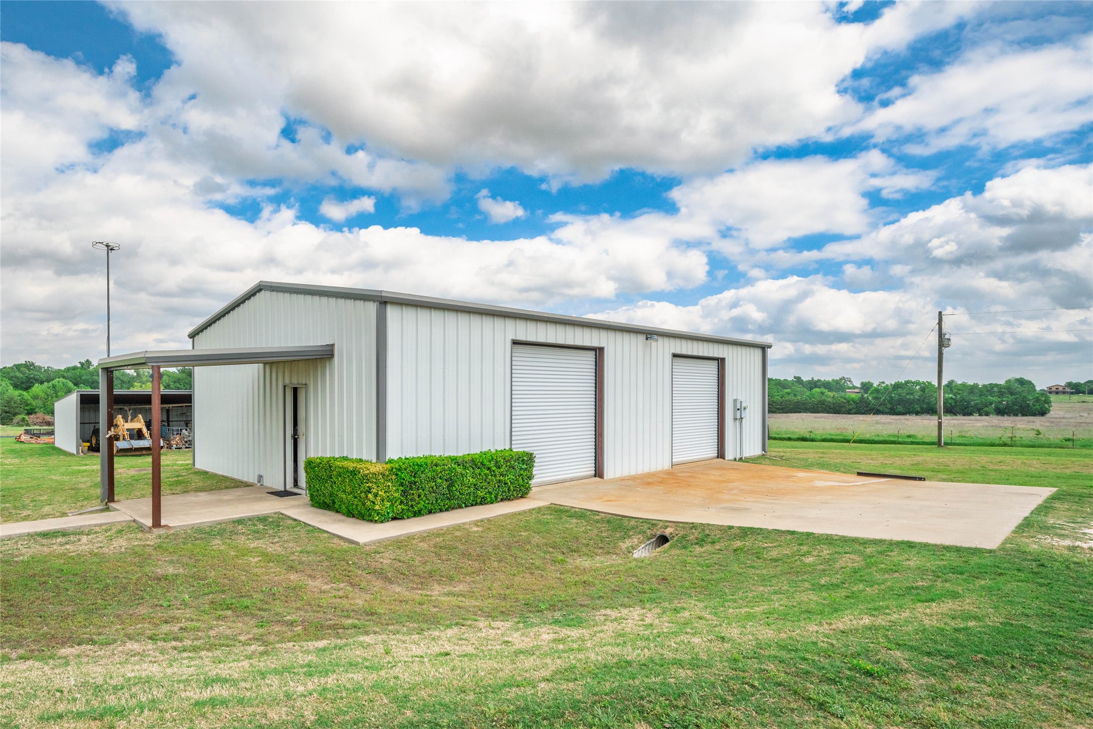 1906 Farm Road 1506 Paris TX 75460