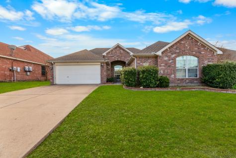 1631 Nashwood Drive Grand Prairie TX 75051