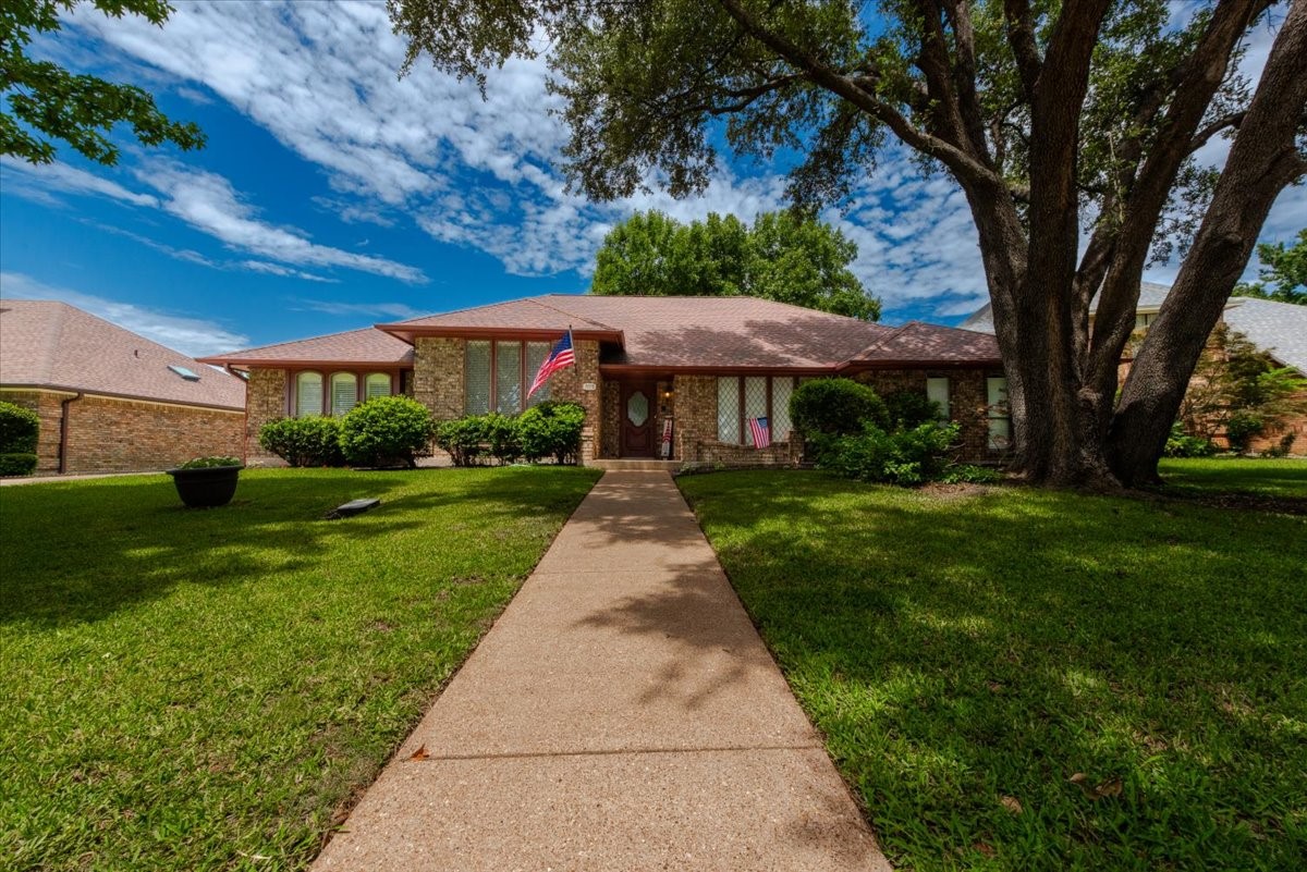 1115 Shady Oak Trail Mansfield TX 76063