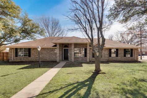 700 Stonebrooke Drive Burleson TX 76028