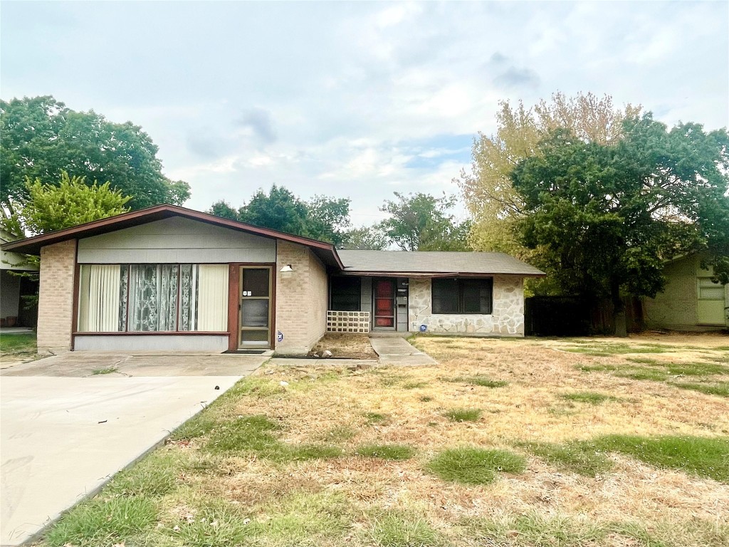 2401 Briarwood Lane Carrollton TX 75006