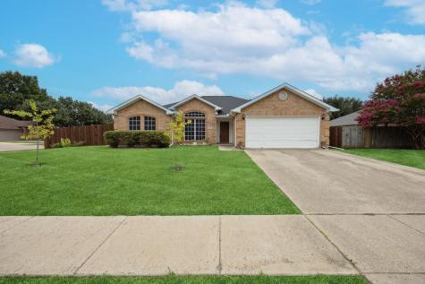 1611 Summertree Lane Grand Prairie TX 75052