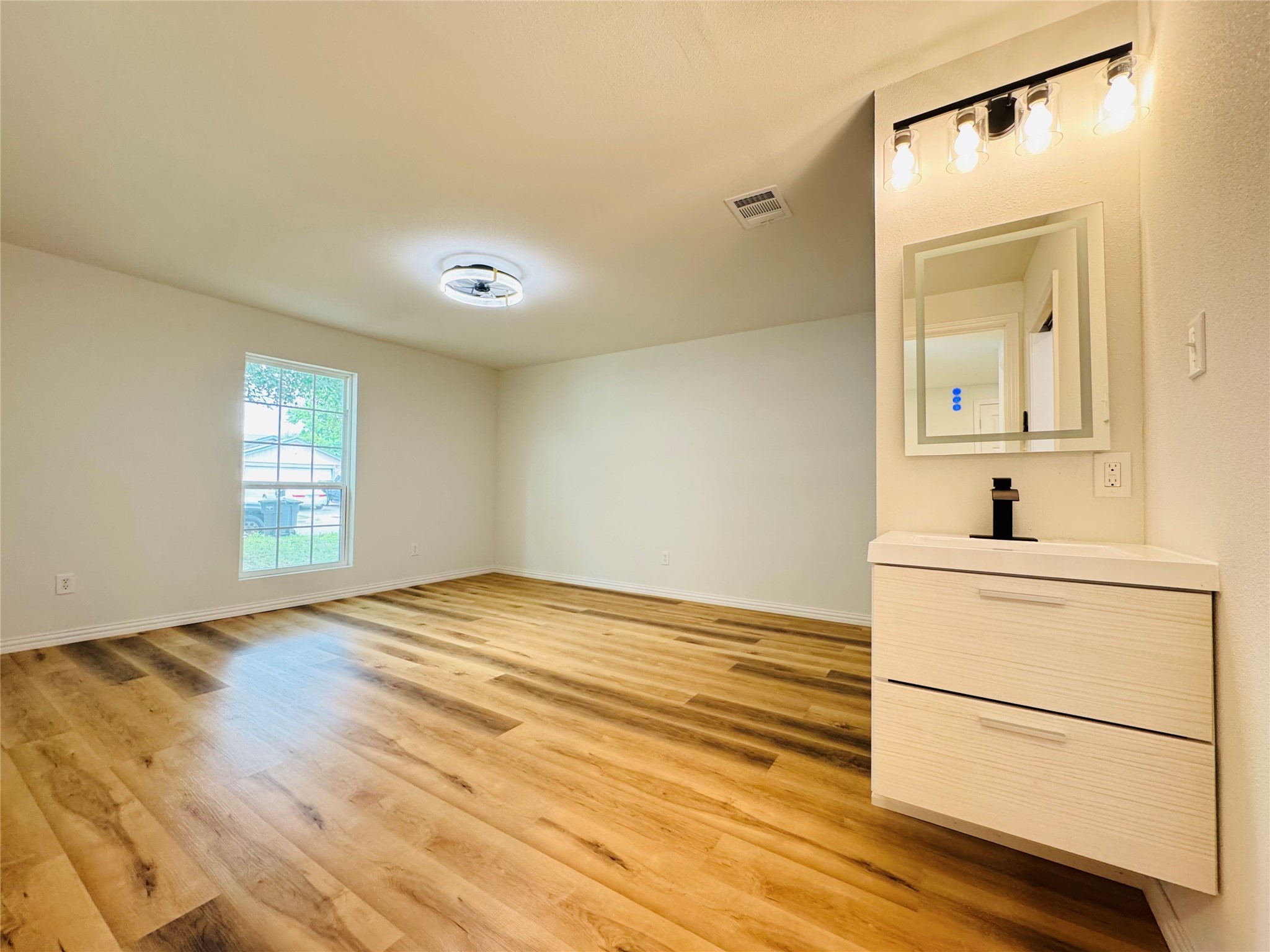 409 Bodart Lane Fort Worth TX 76108