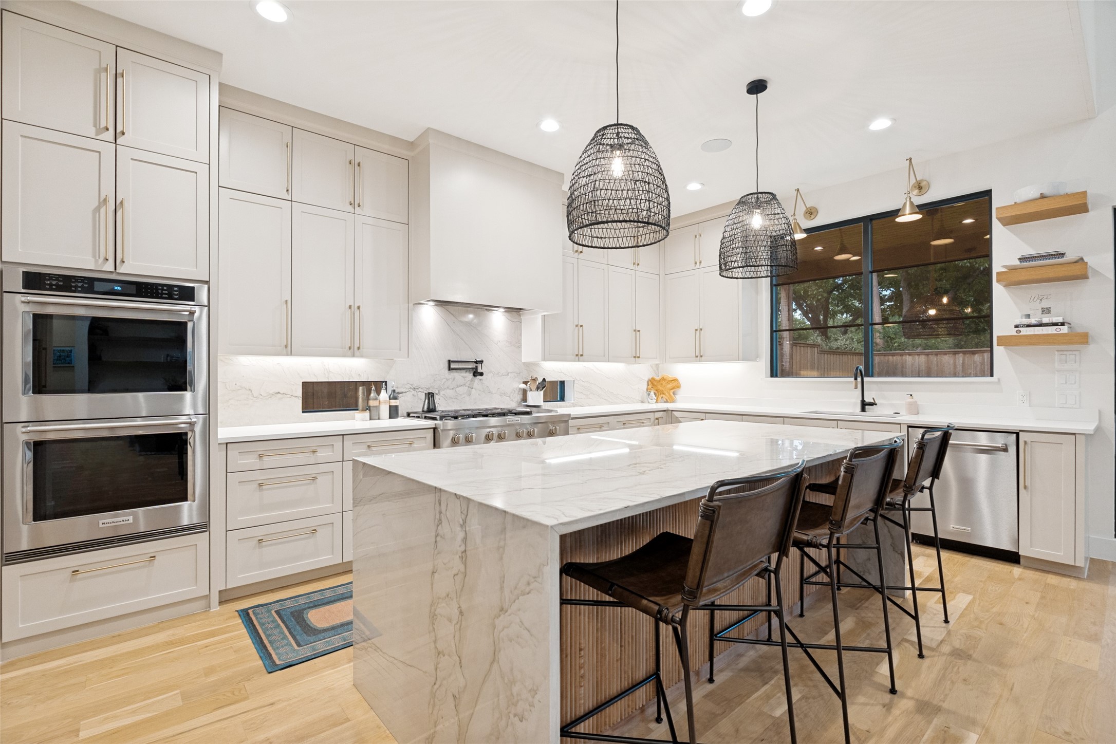 9885 Mixon Drive Dallas TX 75220