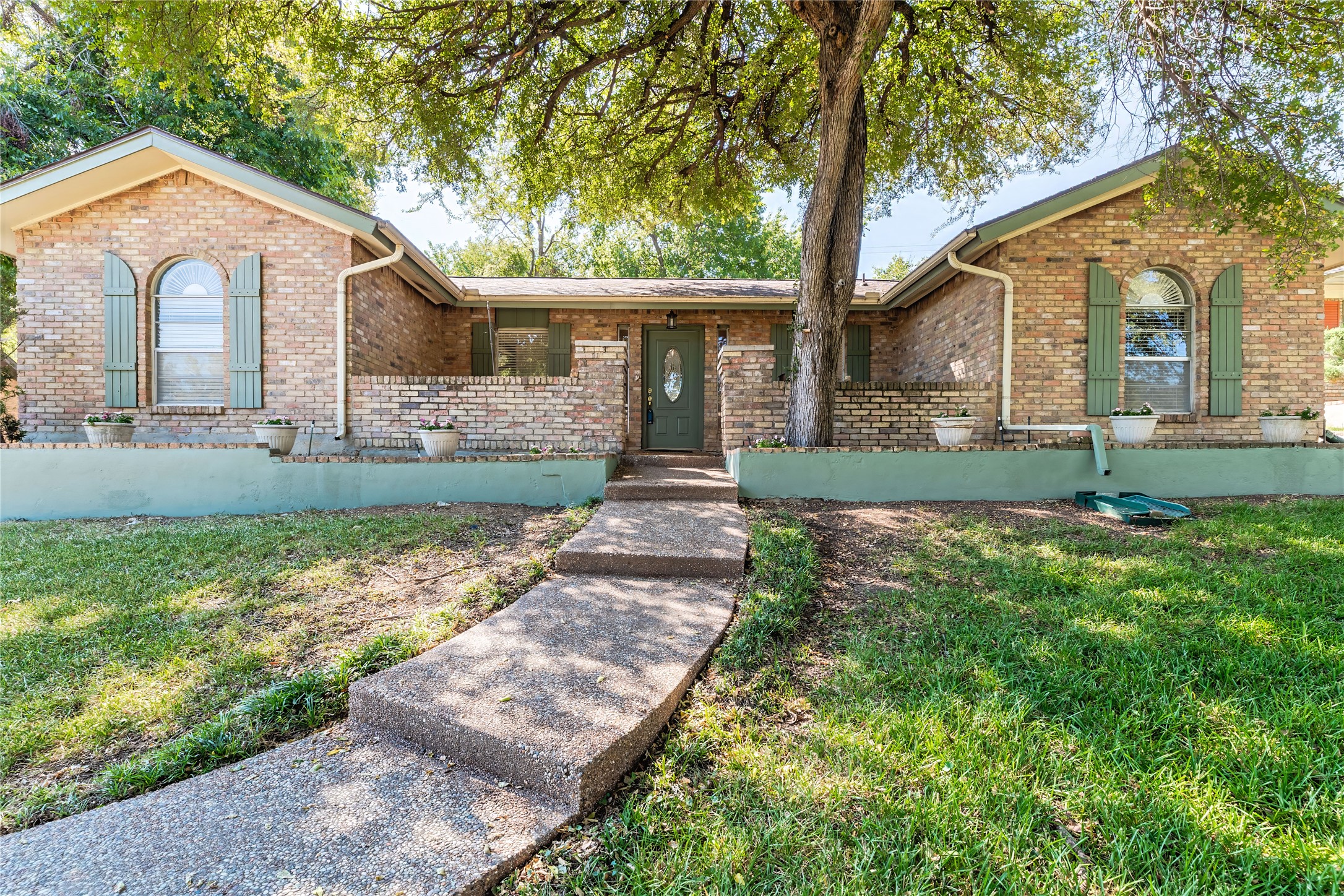 1917 Rock Creek Drive Grand Prairie TX 75050